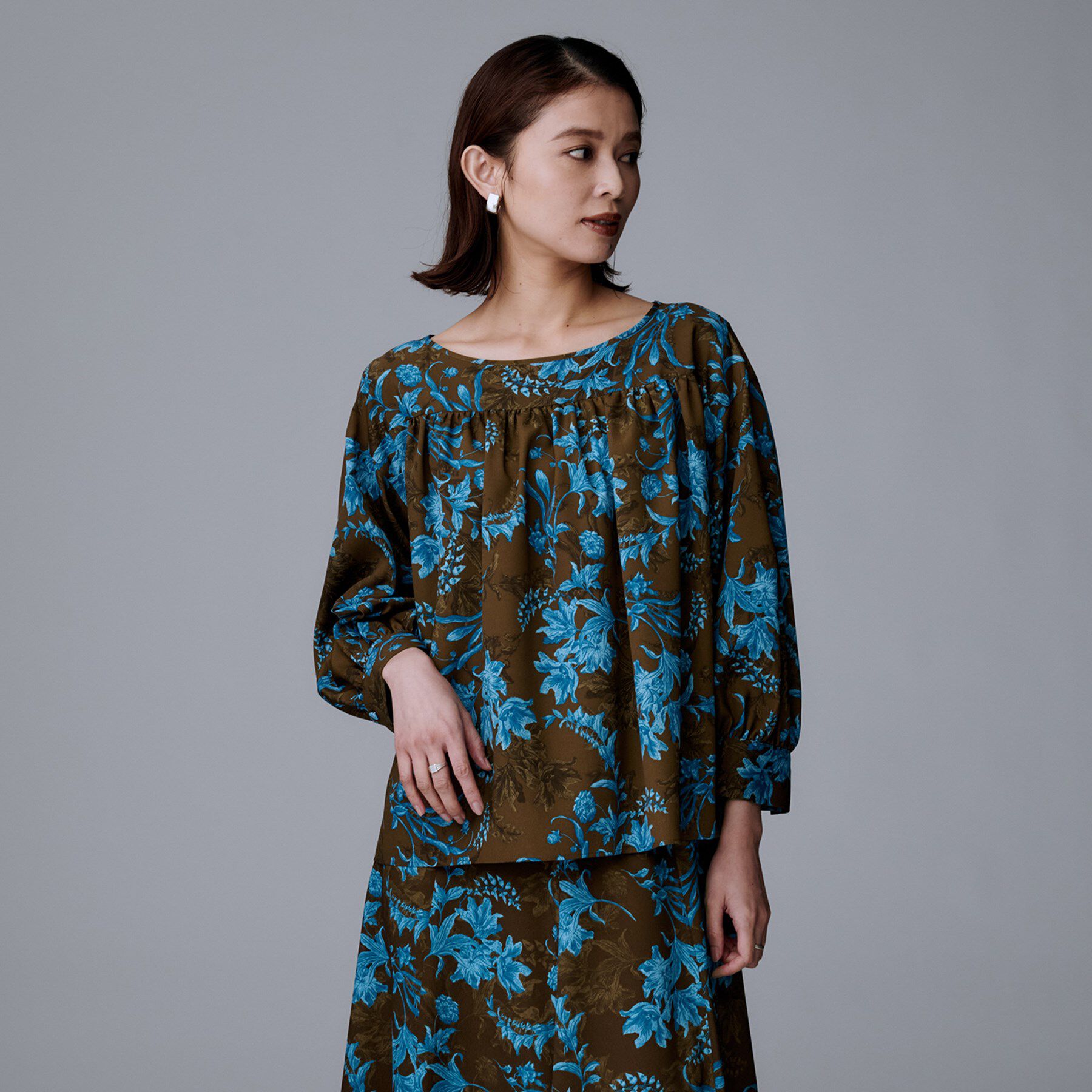 UNTITLED「【洗える/セットアップ可能】オーナメントフラワー ブラウス」|シャツ・ブラウス|