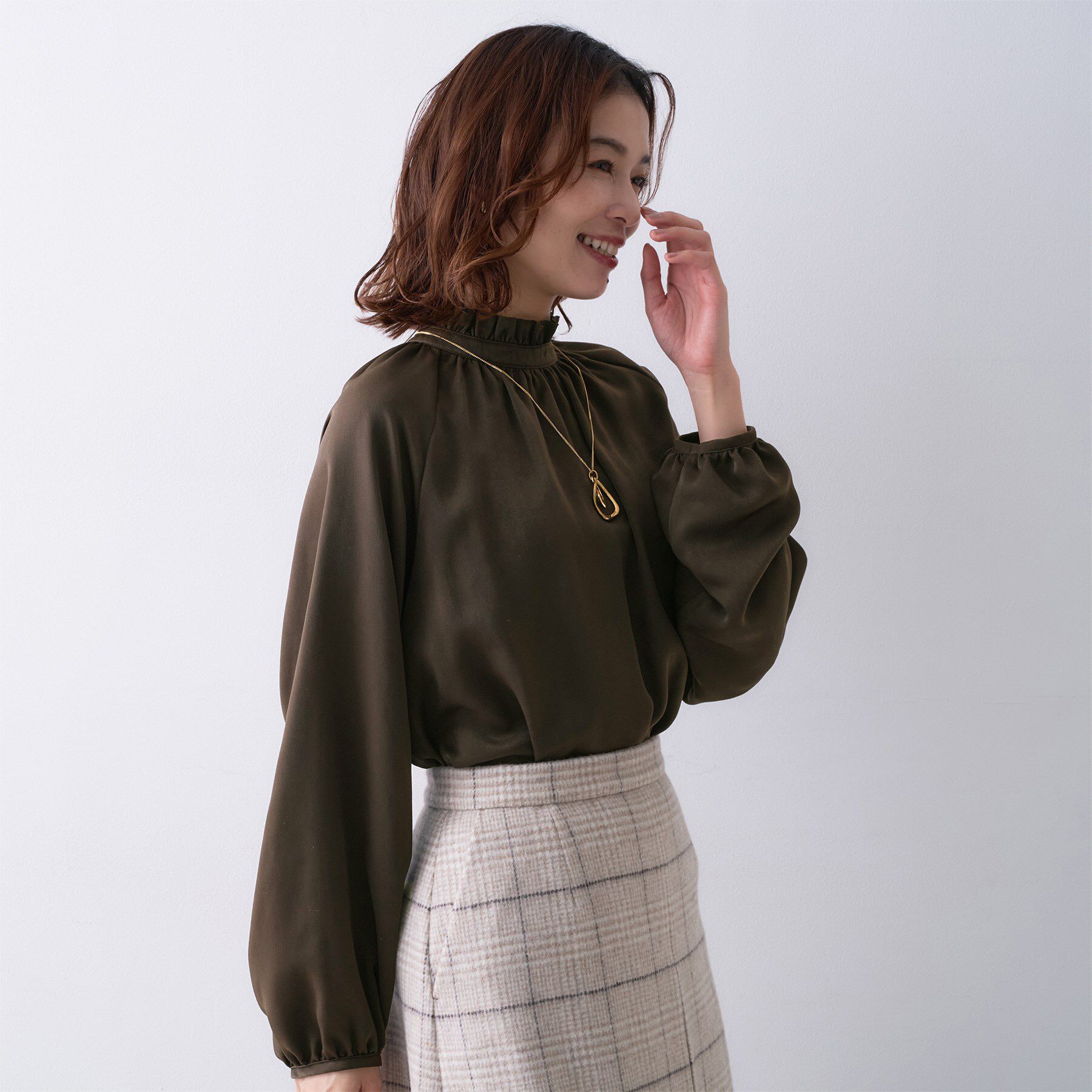 UNTITLED「【エレガント/お仕事着にも】スタンドフリルネック ブラウス」|シャツ・ブラウス|