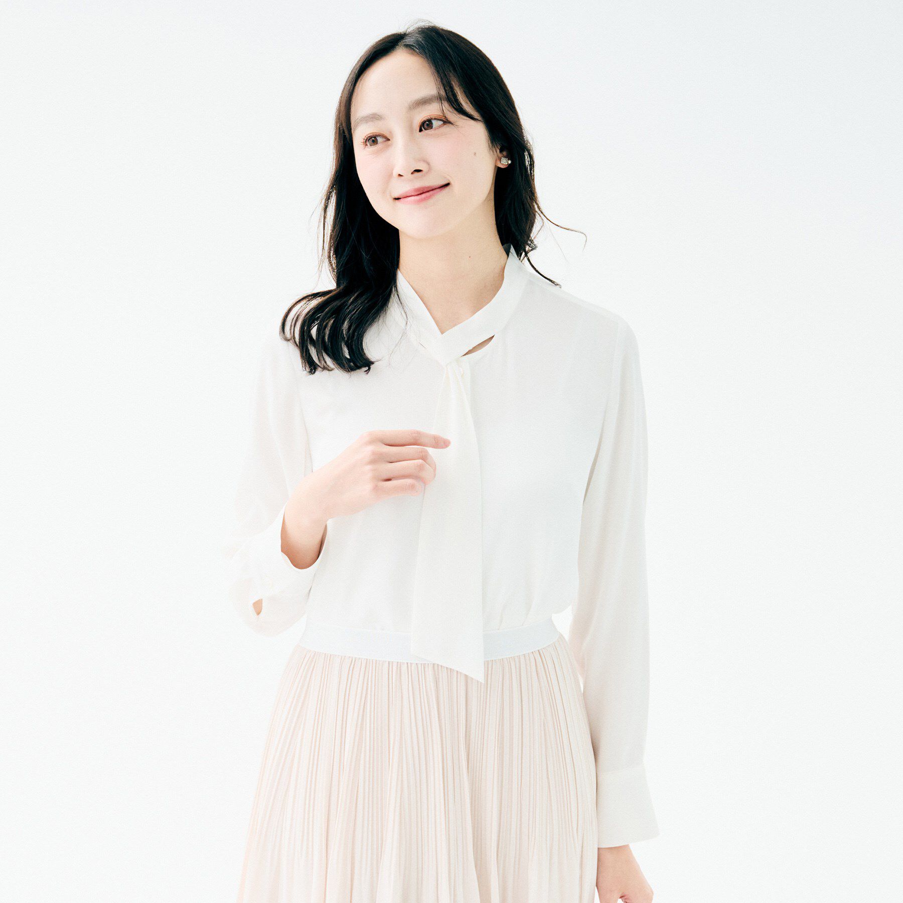 UNTITLED「【通勤/インナーブラウス】幾何柄ボウタイブラウス」|シャツ・ブラウス|