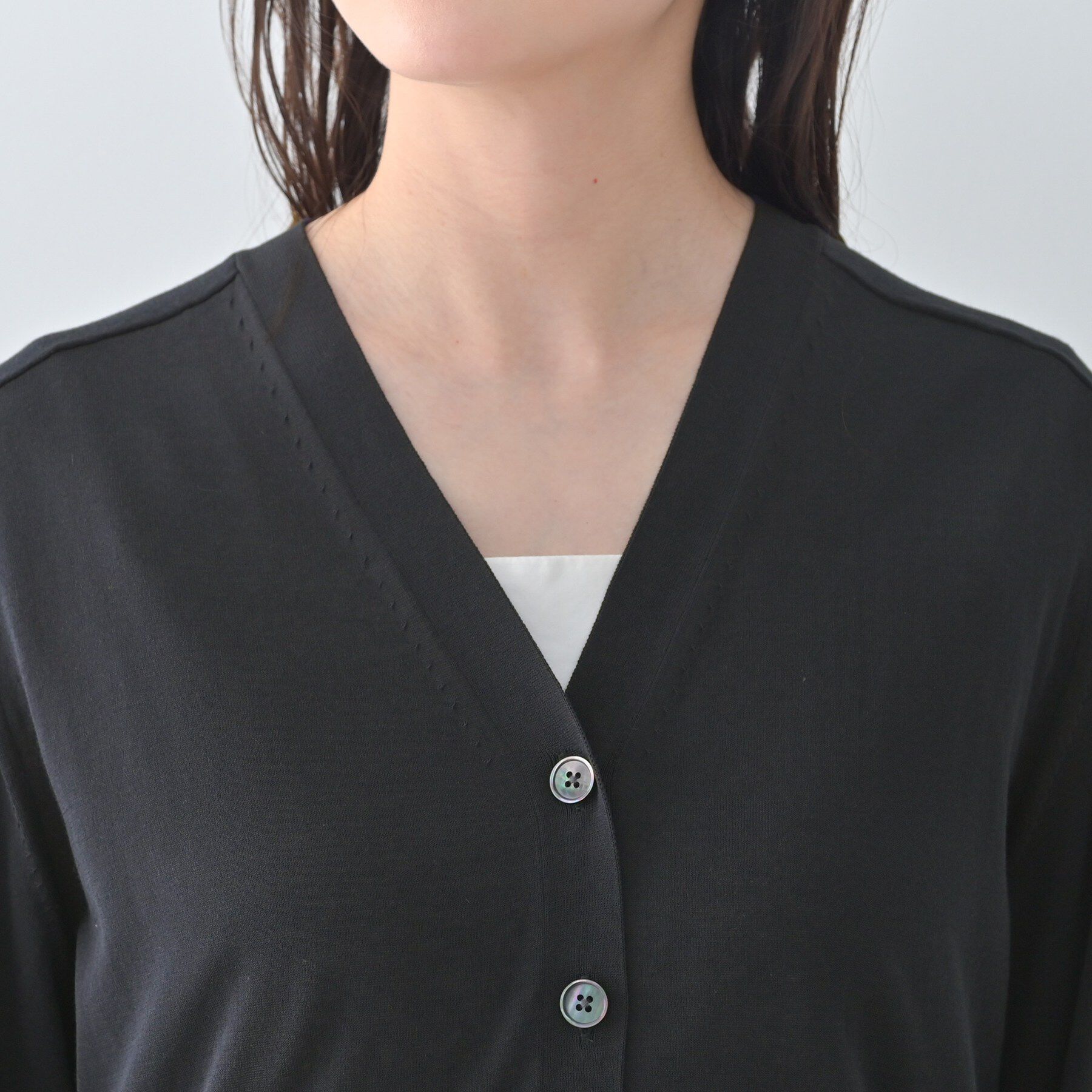 UNTITLED「シアーVネックカーディガン」|カーディガン|