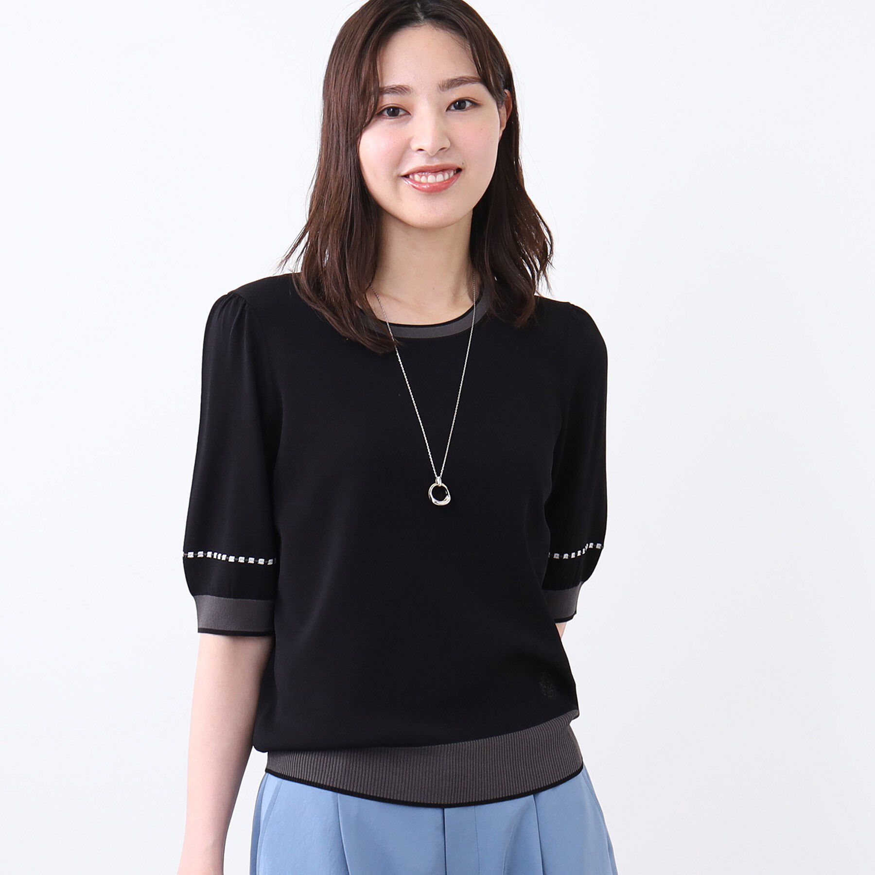 Reflect「【WEB先行カラーあり／手洗い可／アンサンブル可】バイカラー五分袖ニット」|ニット・セーター|ブラック(519)