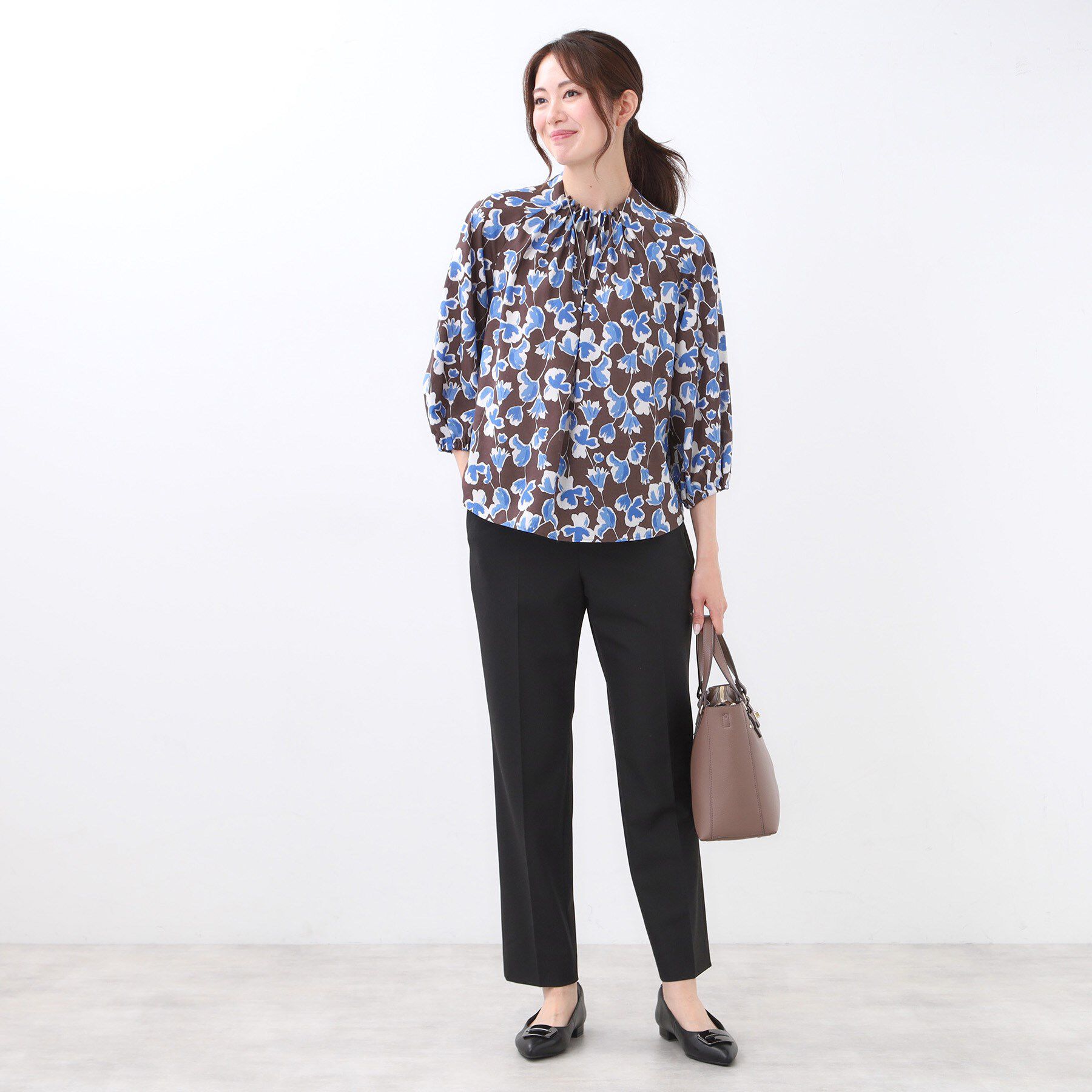 Reflect「【ジャケットのインナーにおすすめ◎】花柄タックデザインブブラウス」|シャツ・ブラウス|