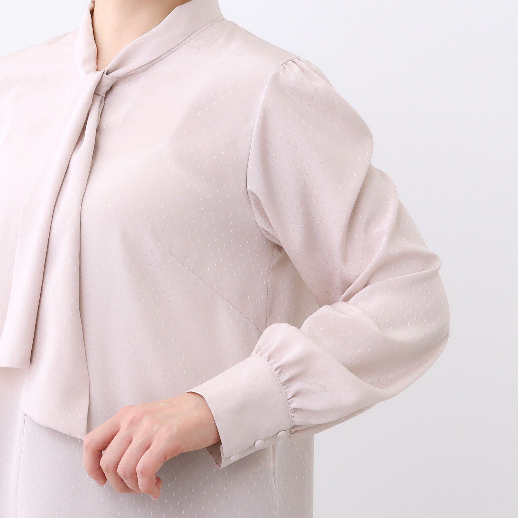 Reflect「【きちんと見え／通勤／セレモニーにおすすめ◎】ドット柄ボウタイブラウス」|シャツ・ブラウス|