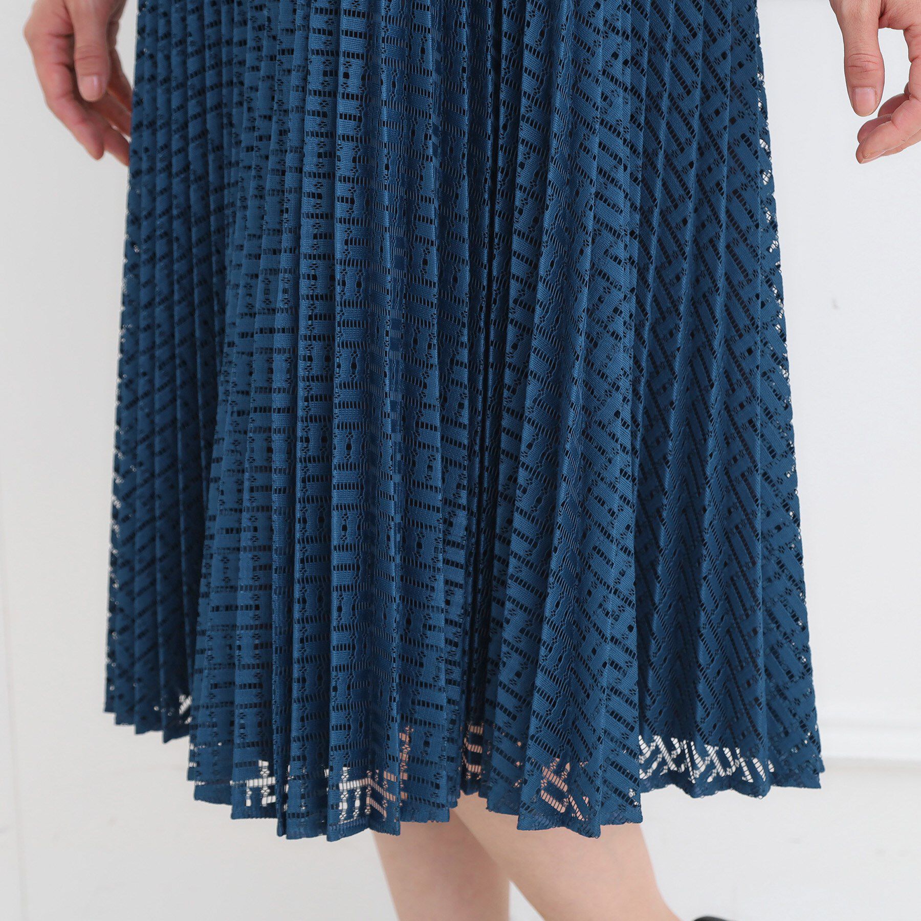 Reflect「【お仕事に◎】シフォン&times;幾何柄レースプリーツワンピース」|ワンピース|