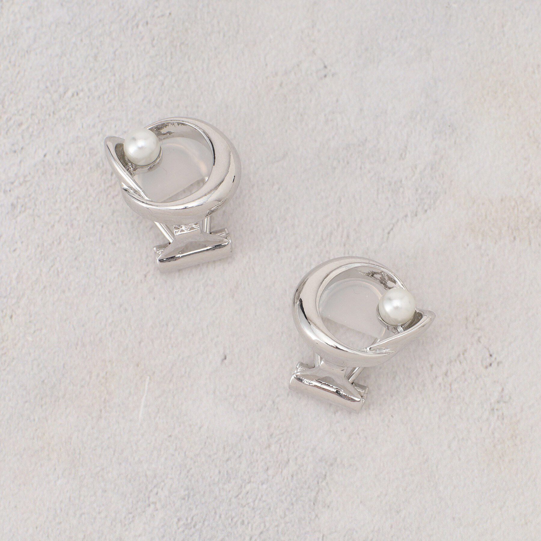 grove「メタルサークルパール調イヤリング」|イヤリング|シルバー(006)