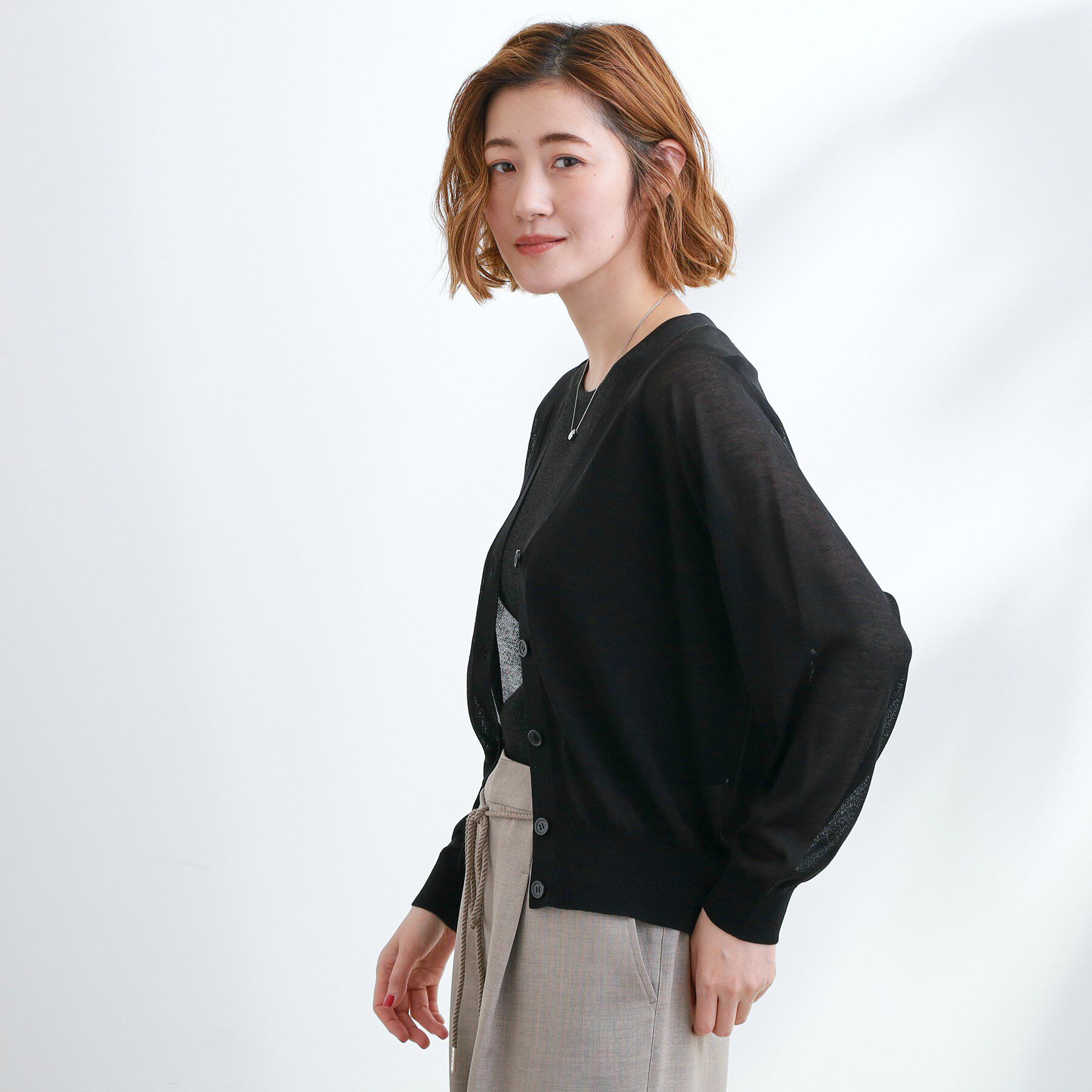 grove「さっと二の腕カバー　大人な抜け感シアーラグランVネックカーデ」|カーディガン|