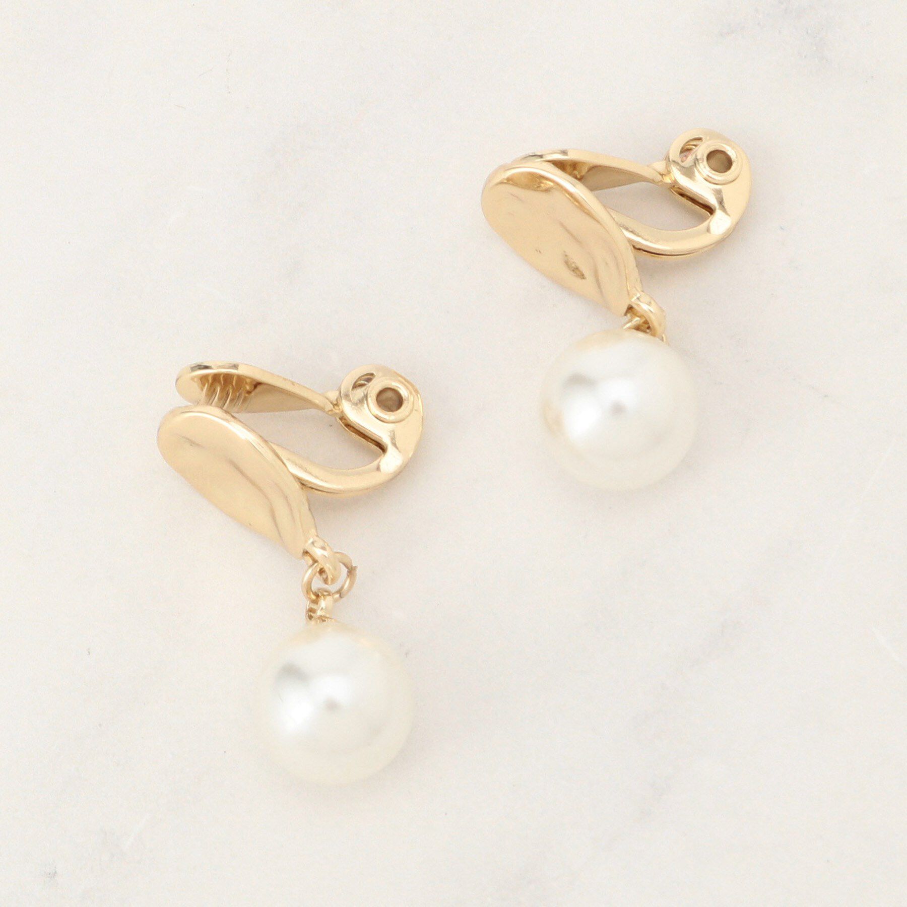 grove「【痛くなりにくい】メタルパール調イヤリング」|イヤリング|ゴールド(007)