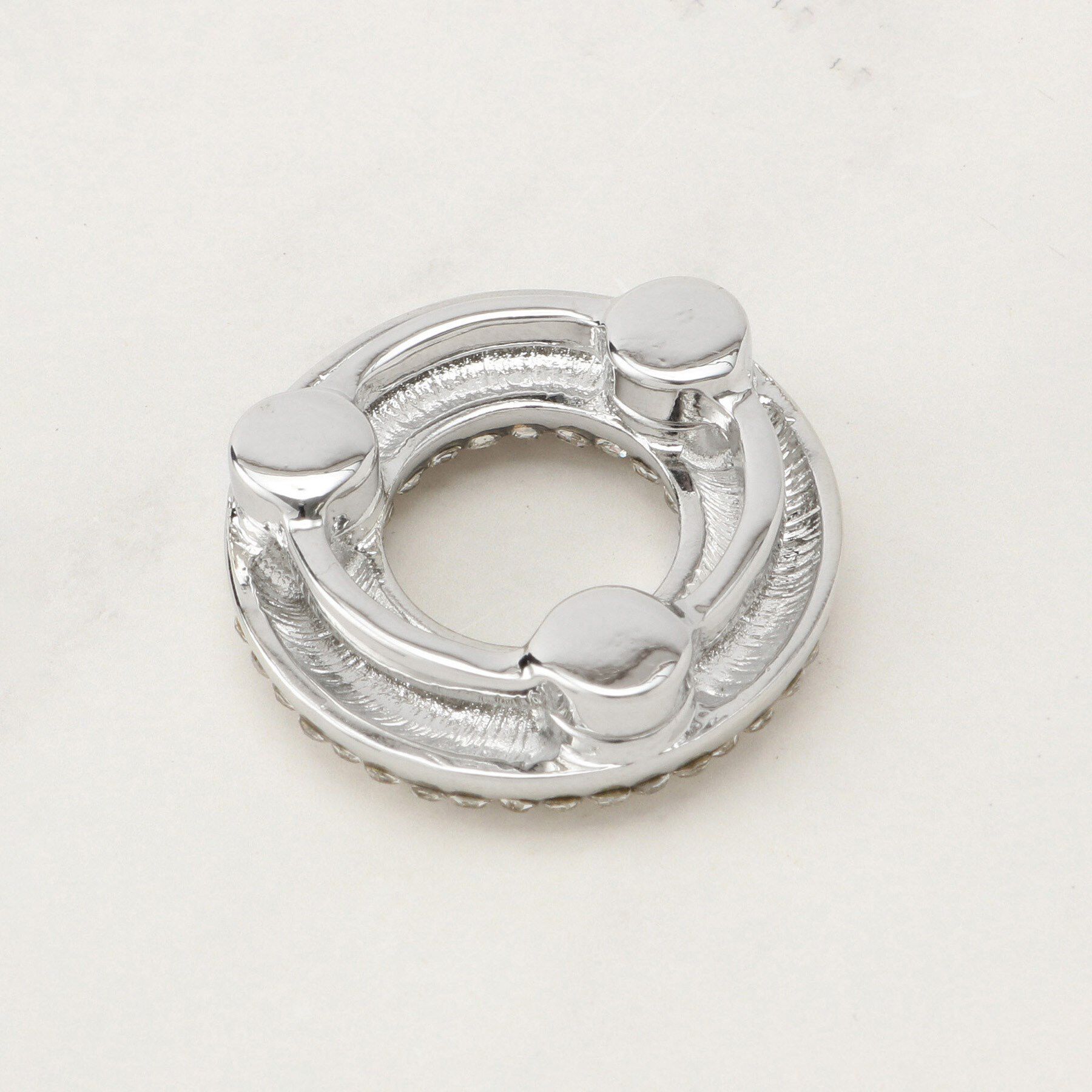 grove「マグネットビジューラウンドブローチ」|ブローチ・コサージュ|