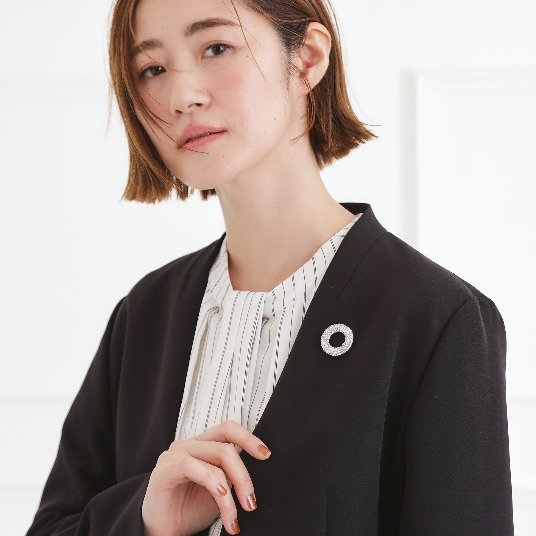 grove「マグネットビジューラウンドブローチ」|ブローチ・コサージュ|