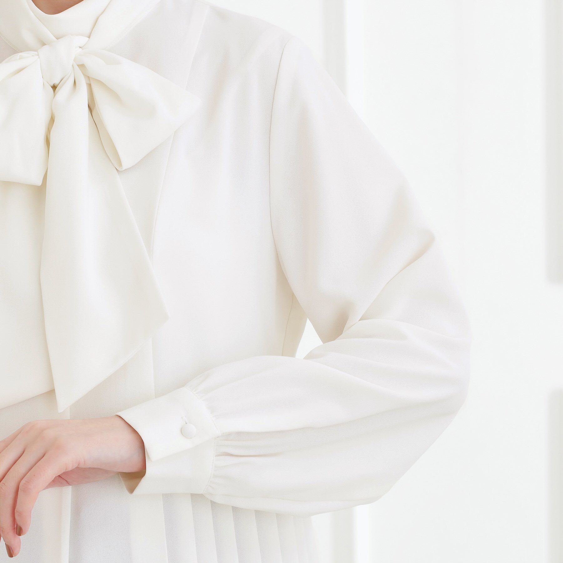 grove「【マシンウォッシュ/防シワ/UVカット】裾プリーツ取り外しボウタイブラウス」|シャツ・ブラウス|