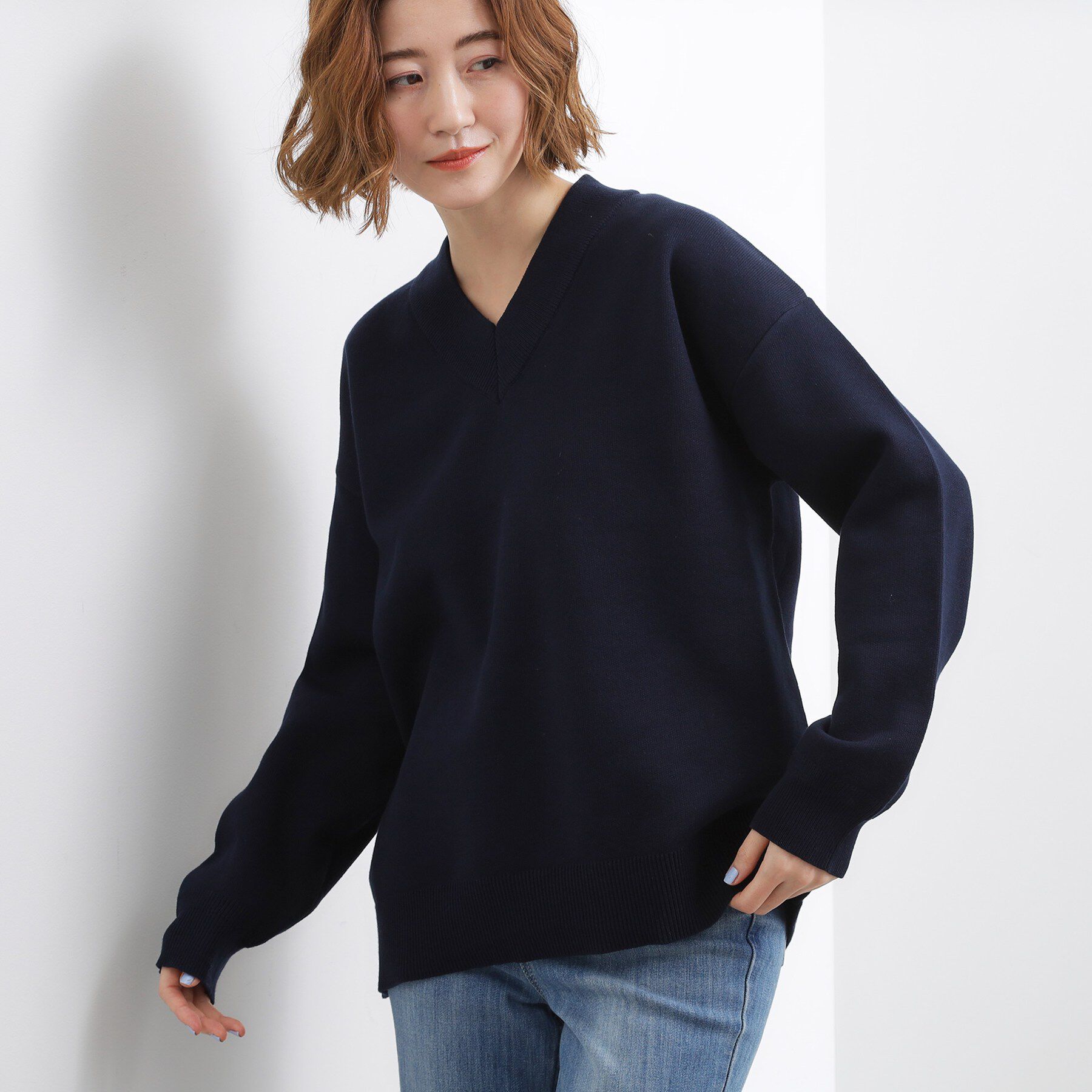 grove「ラフさときれいめを両立する、大人のスウェットライクVネックニット」|ニット・セーター|