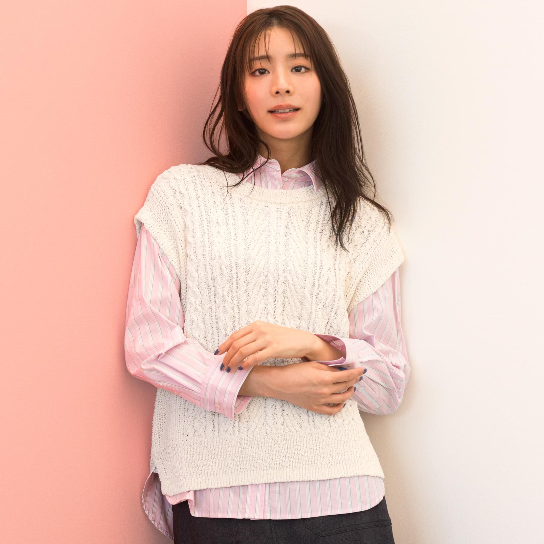 grove「【貴島明日香さん着用】一度着たら手放せない、驚きの伸びを備えたコットンナイロンストレッチシャツ」|シャツ・ブラウス|