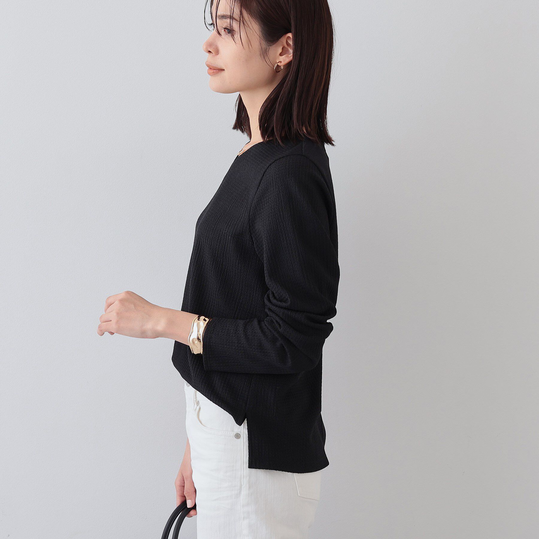 INDIVI「【洗える／凹凸素材】Vネックカットソートップス」|Tシャツ・カットソー|