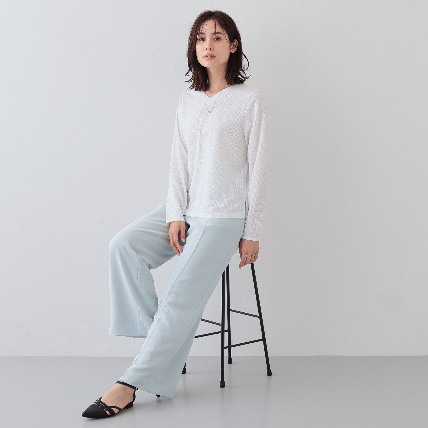 INDIVI「【洗える／凹凸素材】Vネックカットソートップス」|Tシャツ・カットソー|