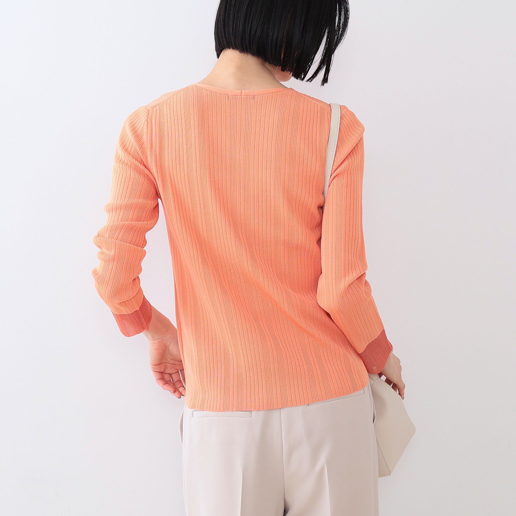 INDIVI「【洗える／袖口シアー】コンパクトVネックニット」|ニット・セーター|