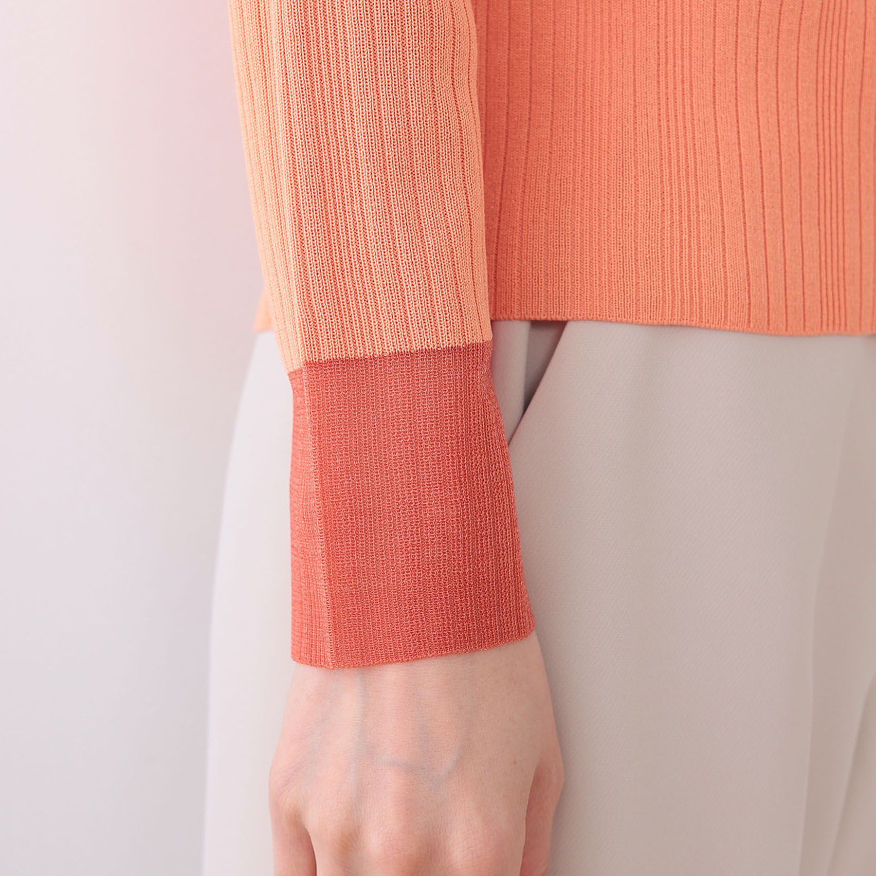 INDIVI「【洗える／袖口シアー】コンパクトVネックニット」|ニット・セーター|