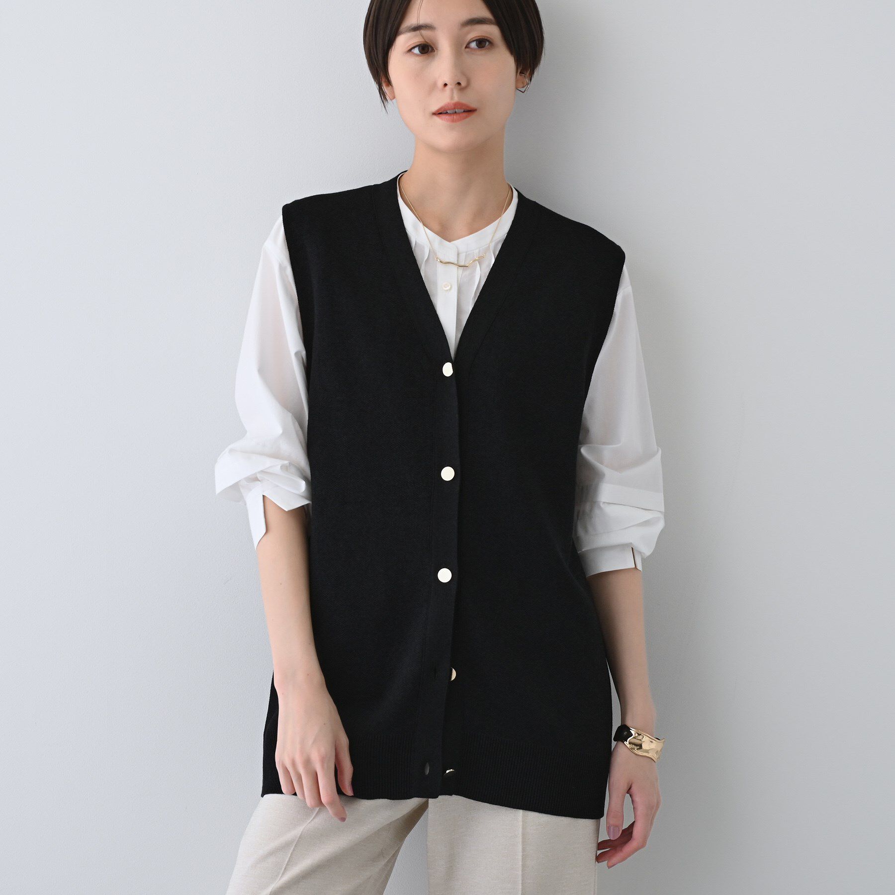 INDIVI「【コットンペーパー素材】ニットジレカーディガン」|ベスト・ジレ|ブラック(019)