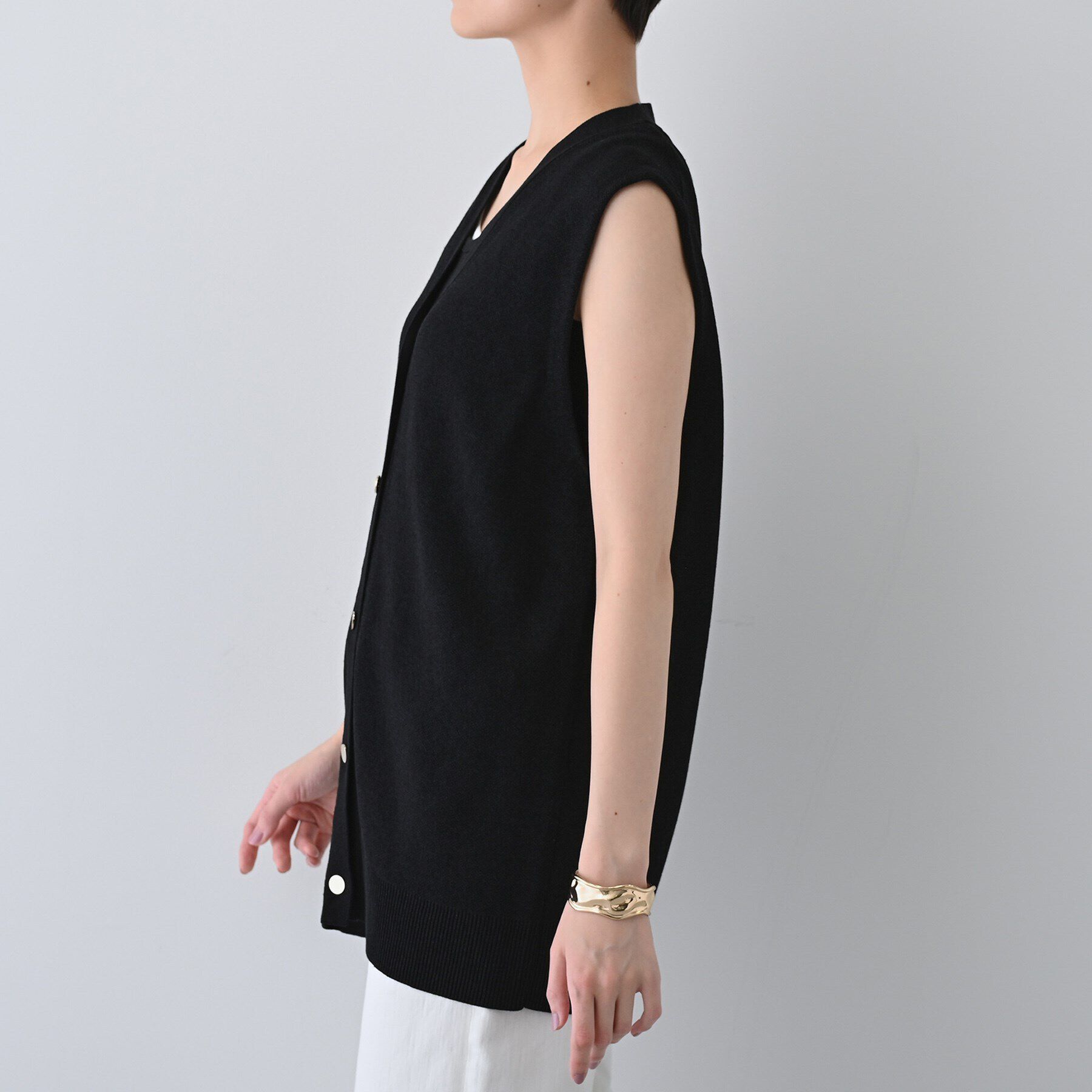 INDIVI「【コットンペーパー素材】ニットジレカーディガン」|ベスト・ジレ|