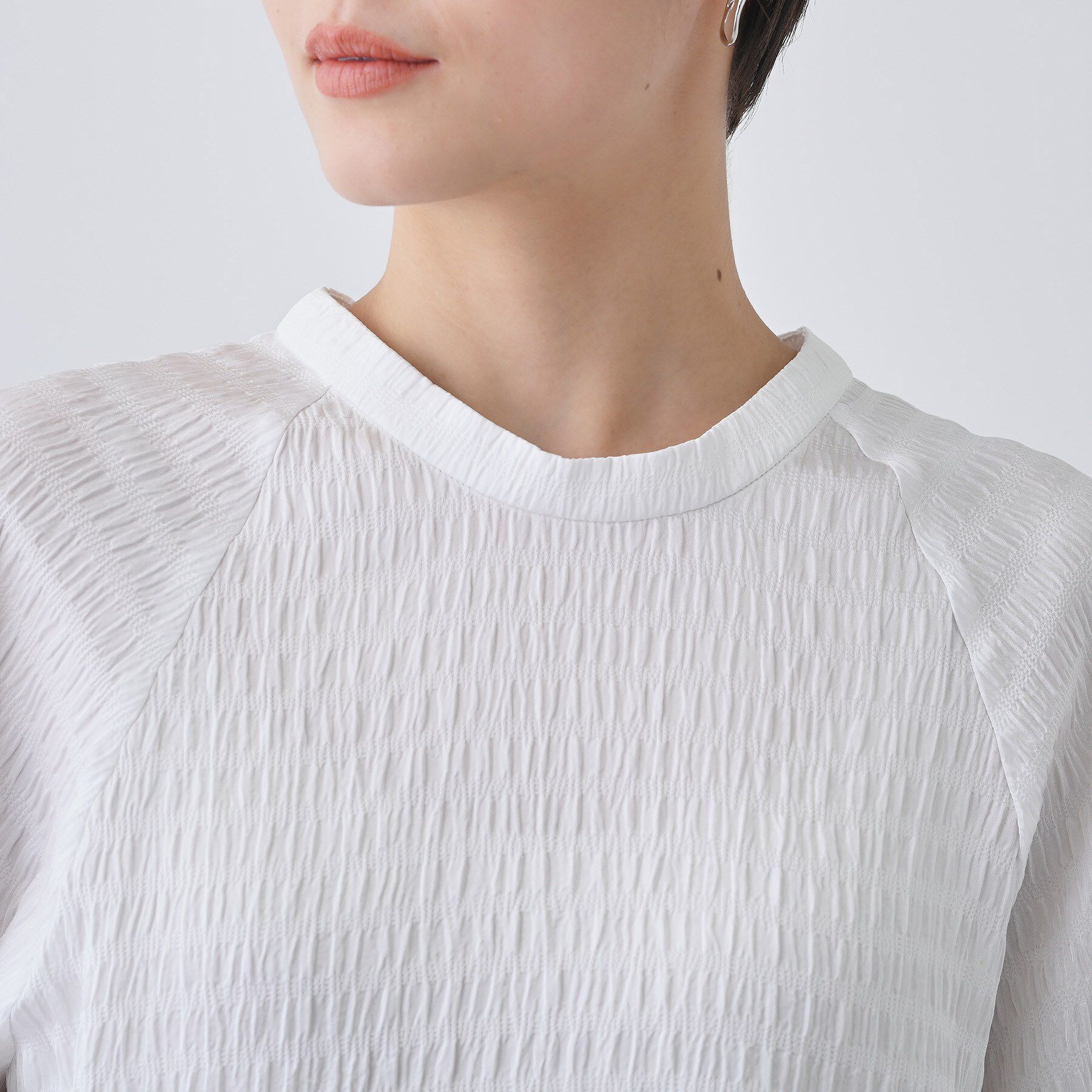 INDIVI「【洗える】シャーリング風ラグランスリーブブラウス」|シャツ・ブラウス|