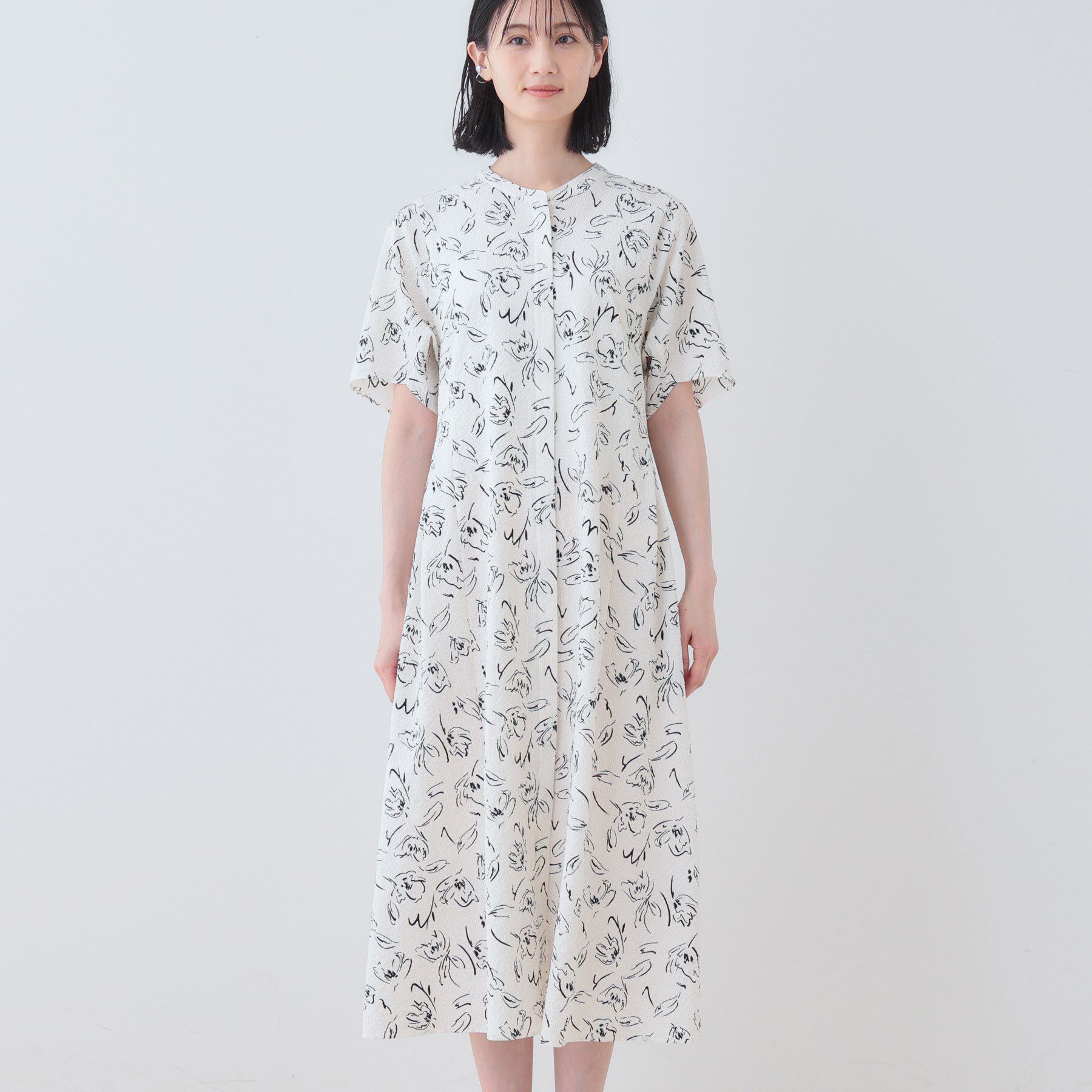 INDIVI「【洗える／UVケア／羽織り可能】フラワー柄前あきワンピース」|ワンピース|