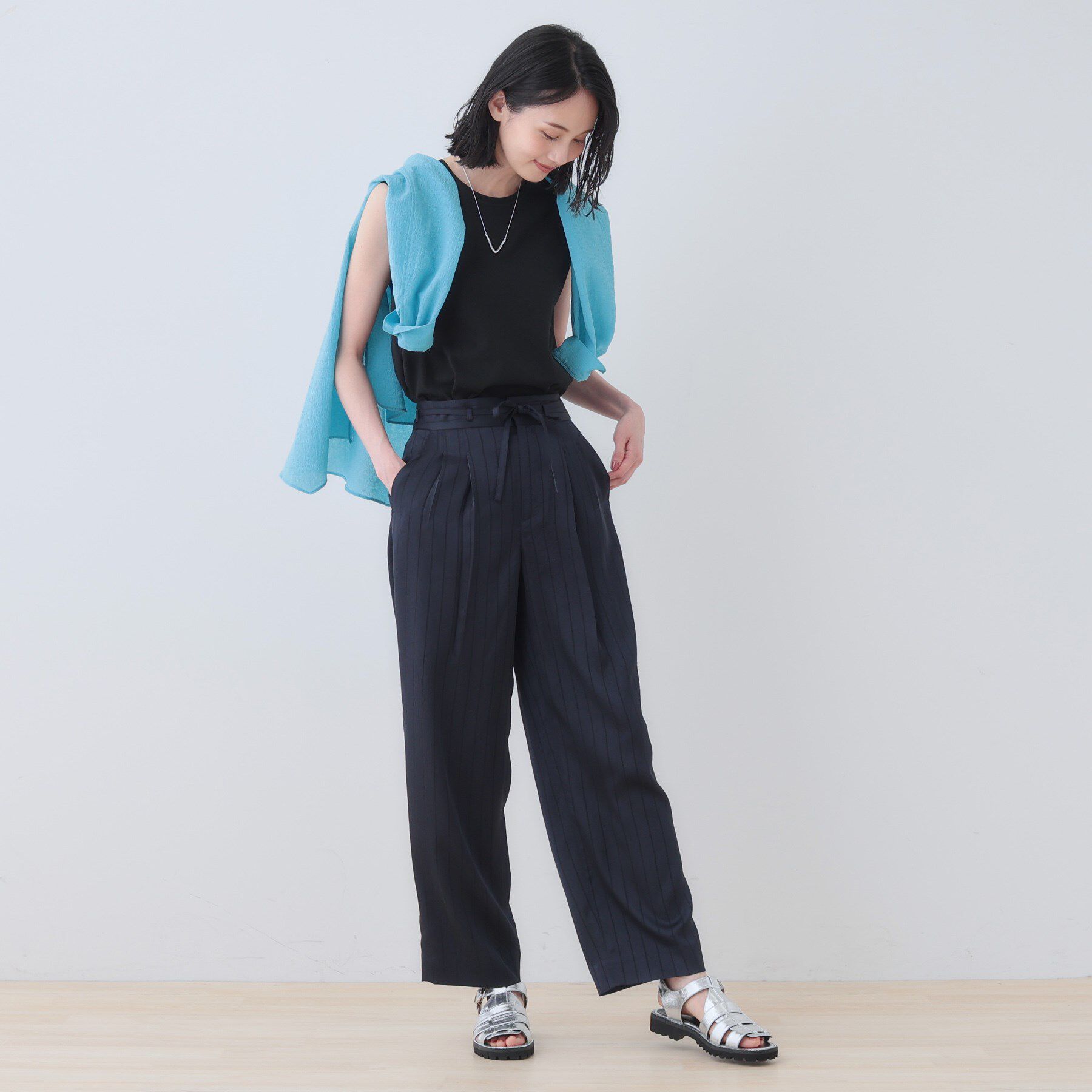 INDIVI「【洗える／UVケア／サッシュベルト付】ストライプ柄サテンテーパードパンツ」|その他|