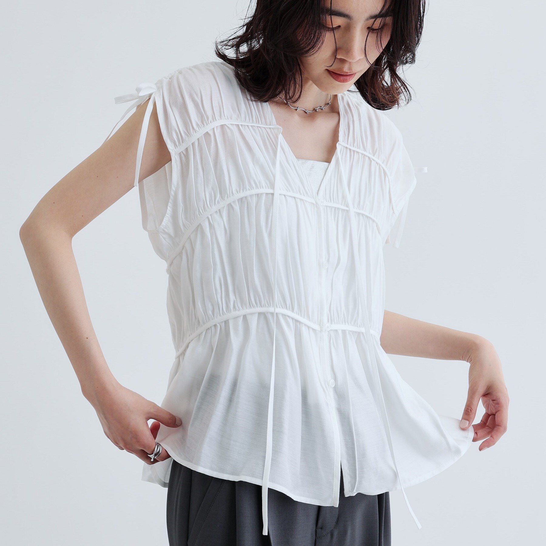 GALLEST「ギャザースリーブレスブラウス」|シャツ・ブラウス|ホワイト(001)