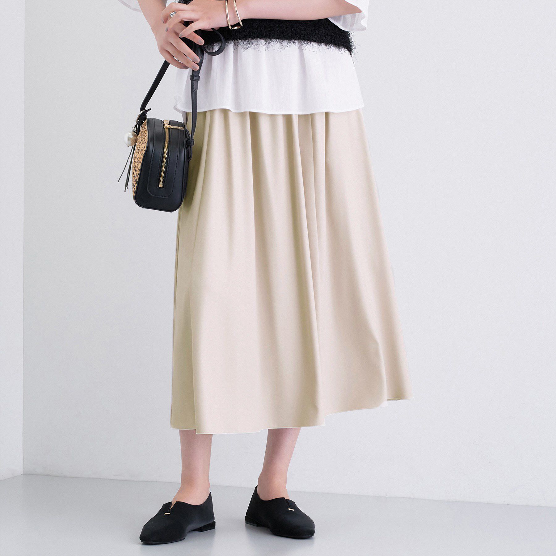 INDIVI「レザー調ギャザースカート」|スカート|ライトベージュ(05