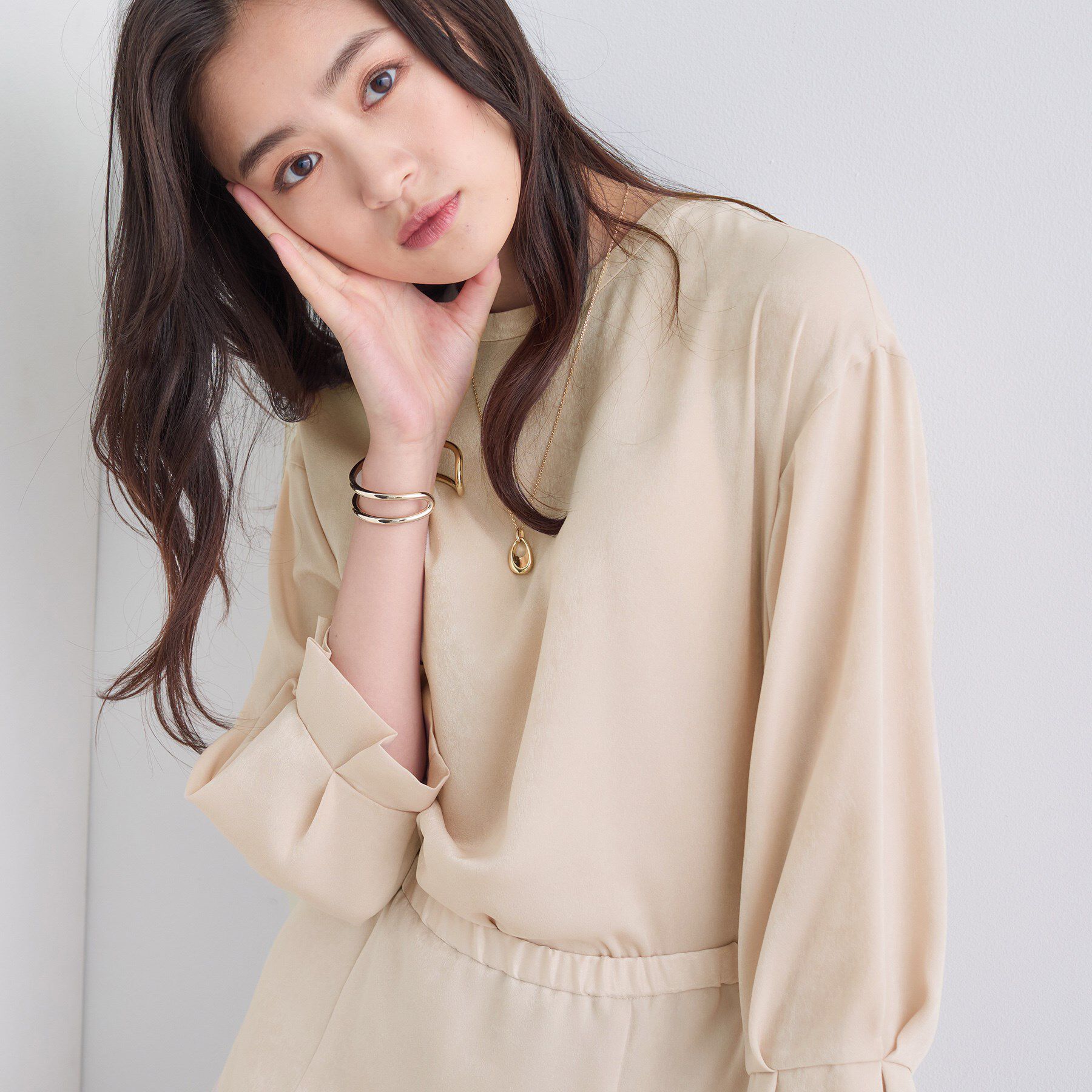 INDIVI「【セットアップ可能】スエード調サテンブラウス」|シャツ・ブラウス|ライトベージュ(65