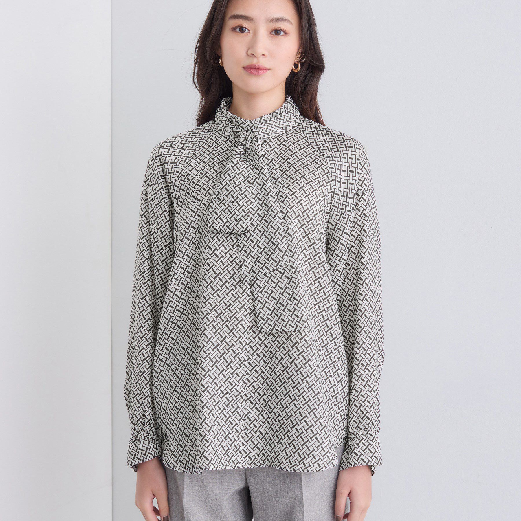 INDIVI「ジオメプリントボウタイブラウス」|シャツ・ブラウス|