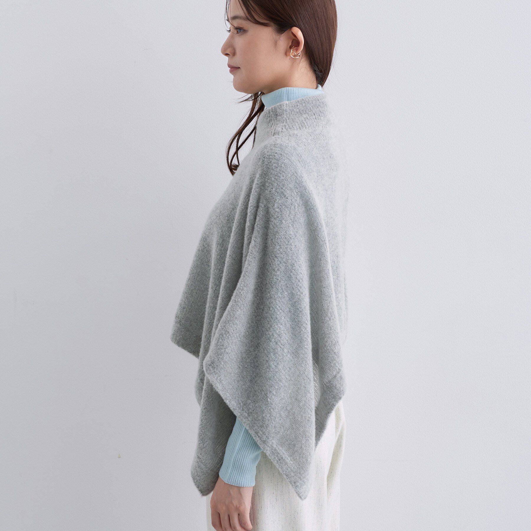INDIVI「【エアリー素材】ブークレケープポンチョ」|ニット・セーター|