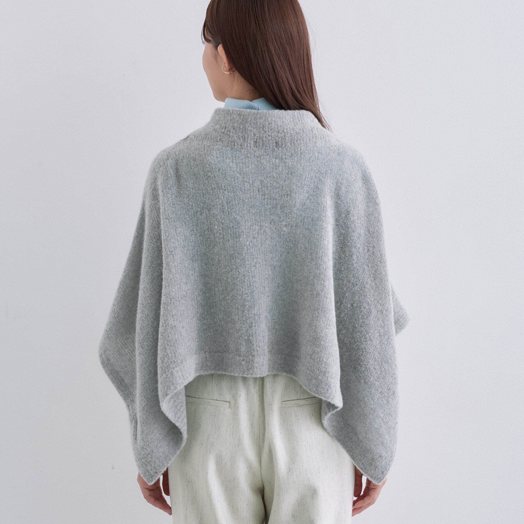 INDIVI「【エアリー素材】ブークレケープポンチョ」|ニット・セーター|