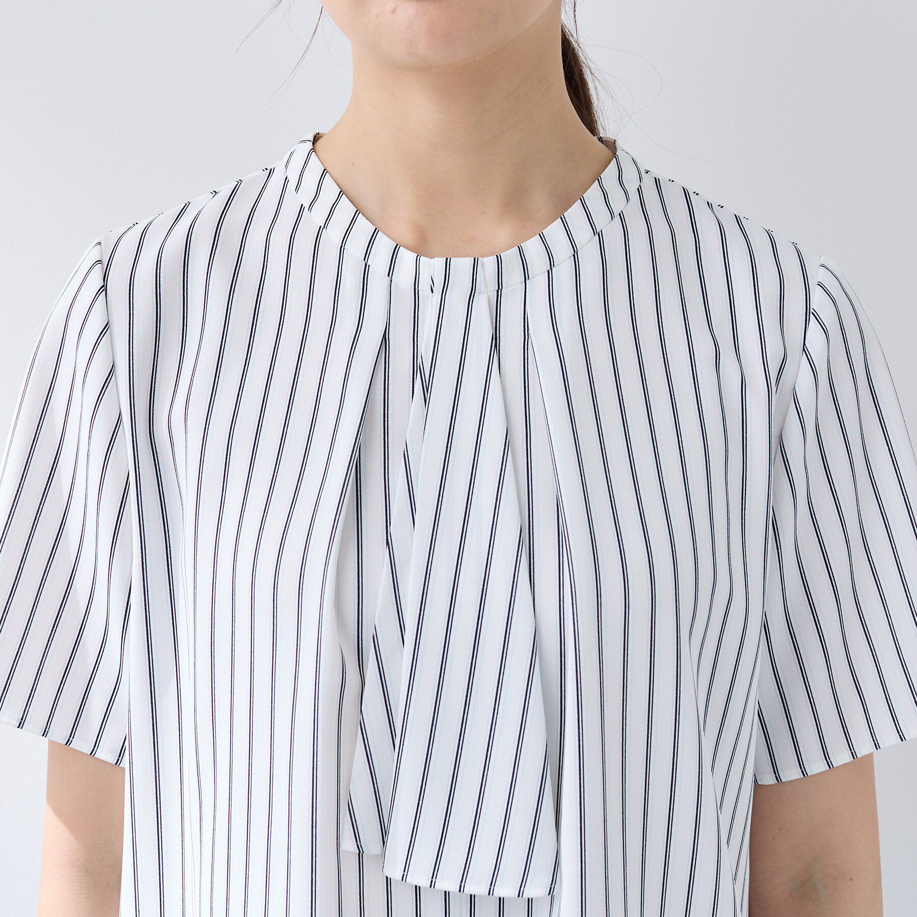 INDIVI「【洗える／UVケア】ストライプ柄＆無地 ボウタイ風 半袖ブラウス」|シャツ・ブラウス|