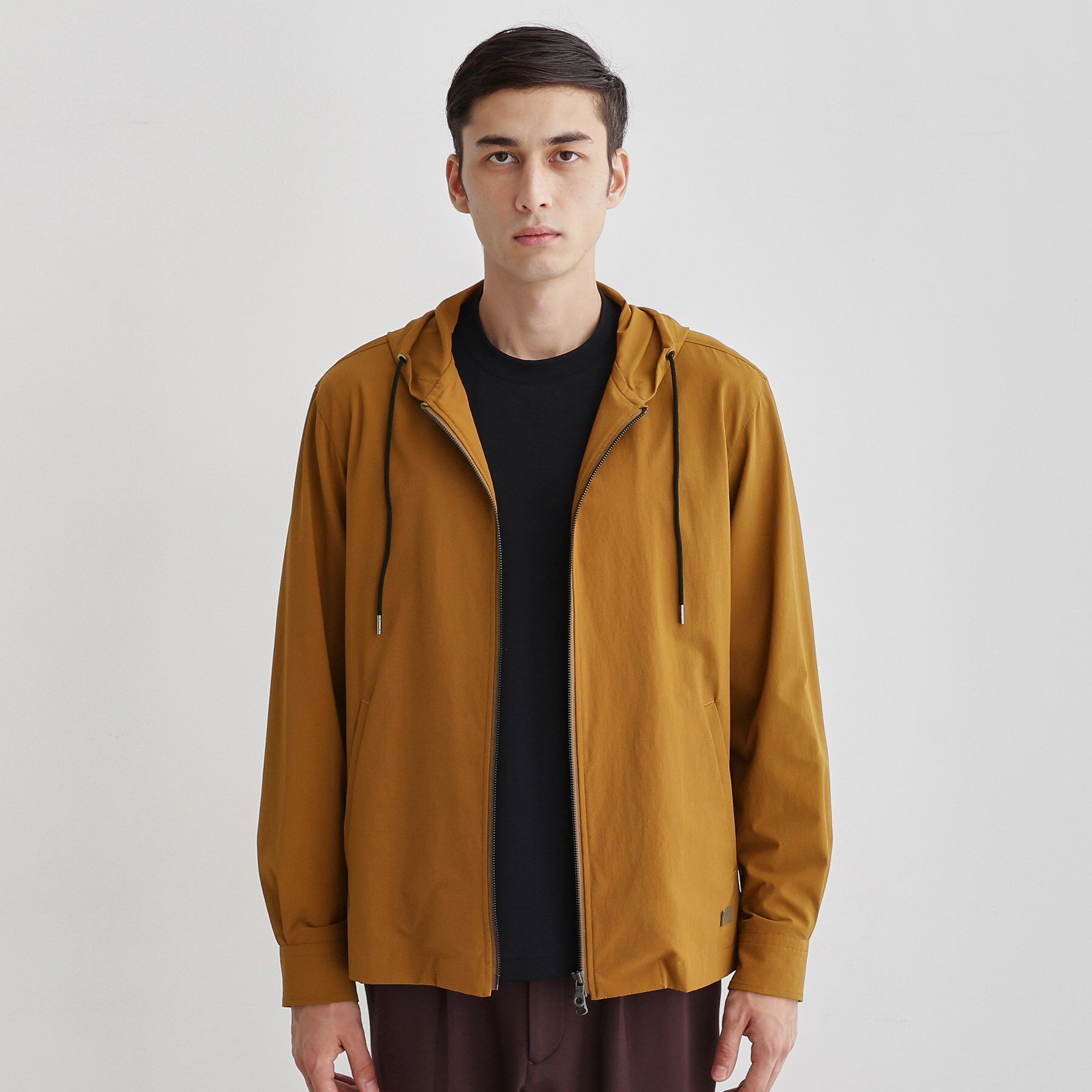 TAKEO KIKUCHI「【3D ナイロン ストレッチ】ジップアップ フードブルゾン」|ブルゾン・スタジャン|ブラウン(043)