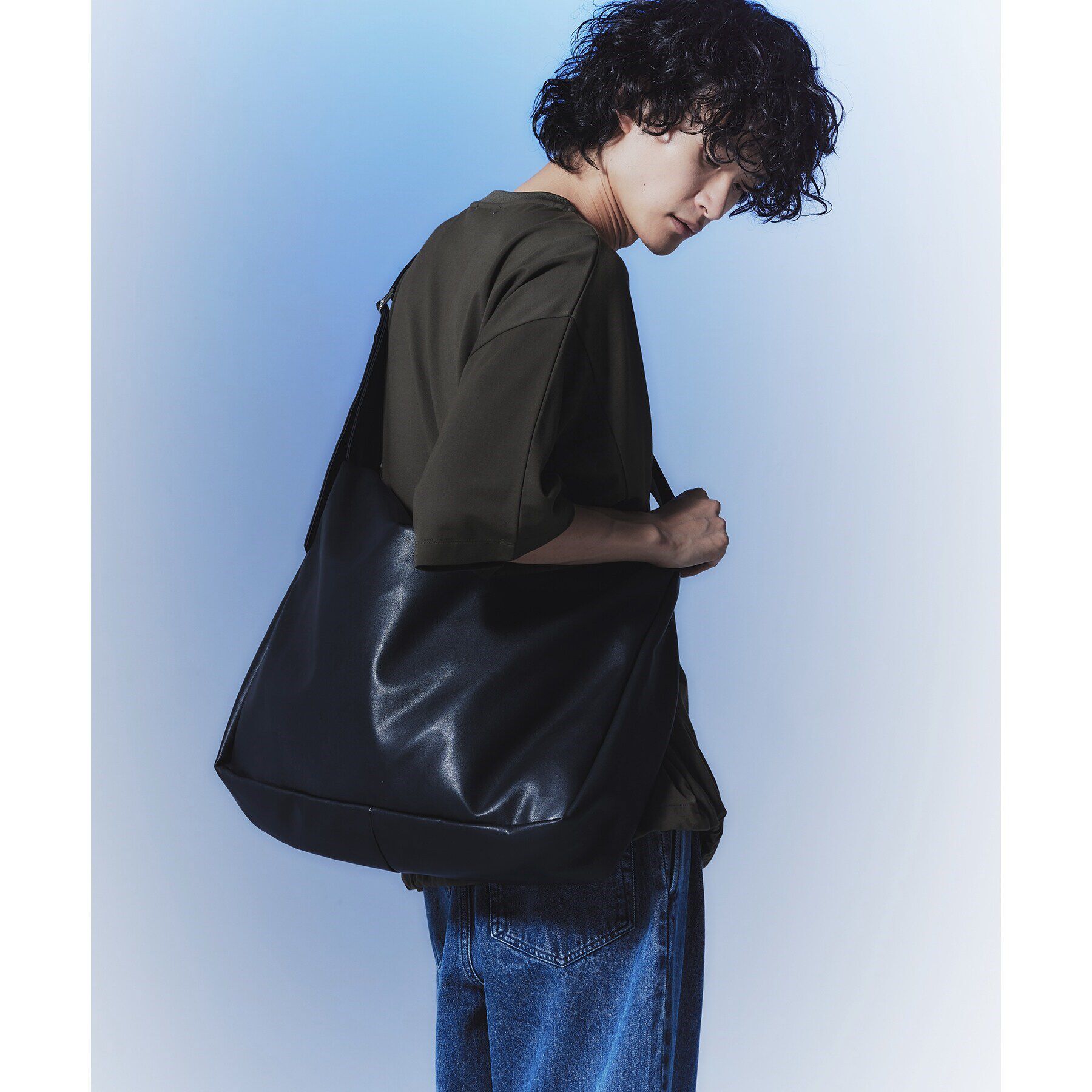 tk.TAKEO KIKUCHI「ルーズビッグショルダーバッグ／たすき掛け／ビッグ／A4サイズ収納可能」|ショルダー・メッセンジャー|