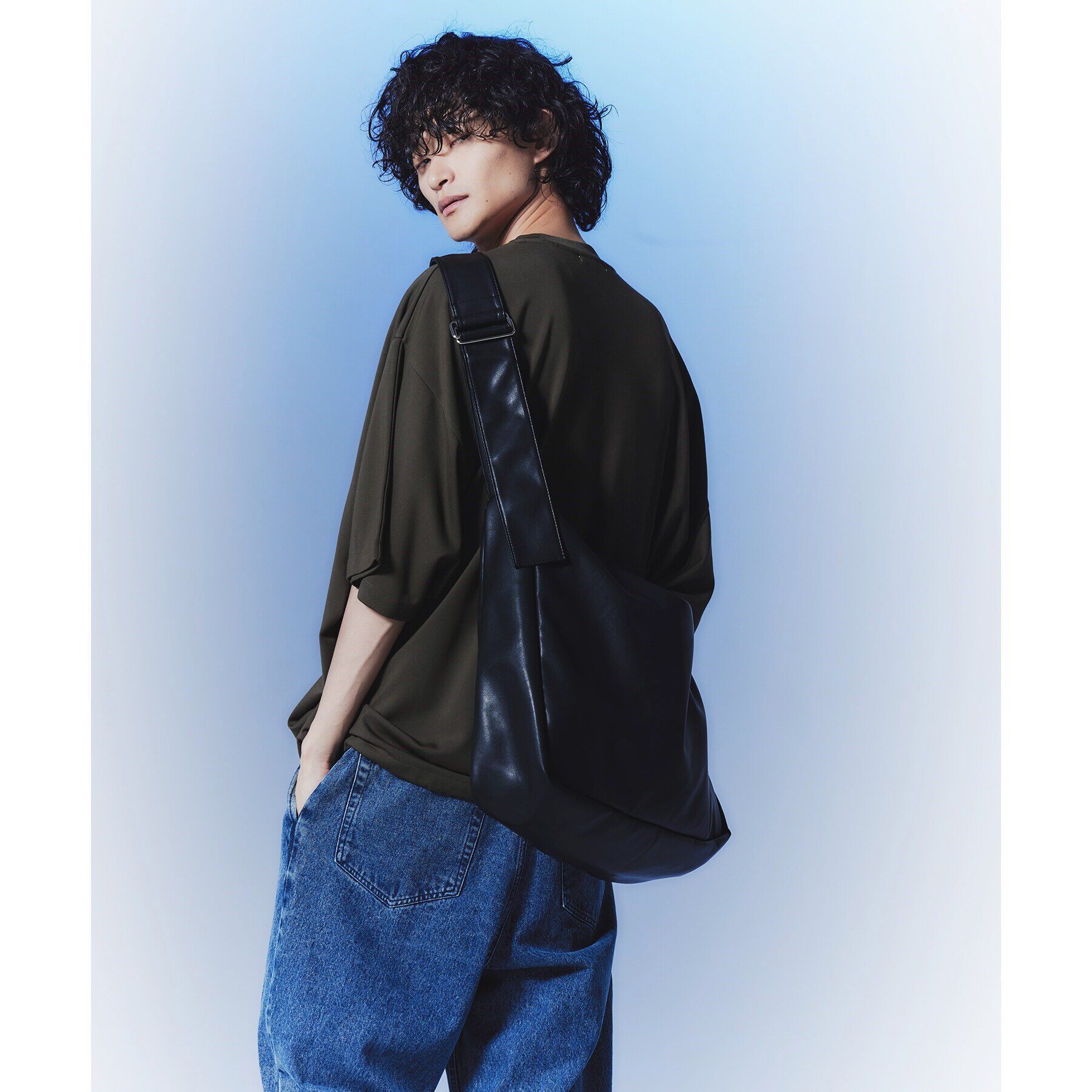 tk.TAKEO KIKUCHI「ルーズビッグショルダーバッグ／たすき掛け／ビッグ／A4サイズ収納可能」|ショルダー・メッセンジャー|