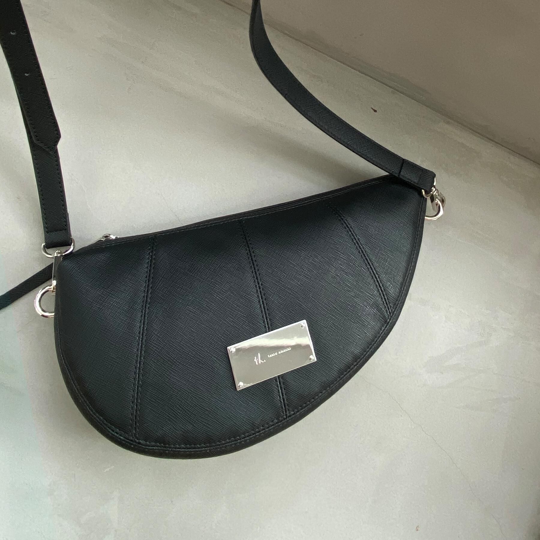 tk.TAKEO KIKUCHI「アシンメトリーハーフムーンショルダーバッグ」|ショルダー・メッセンジャー|