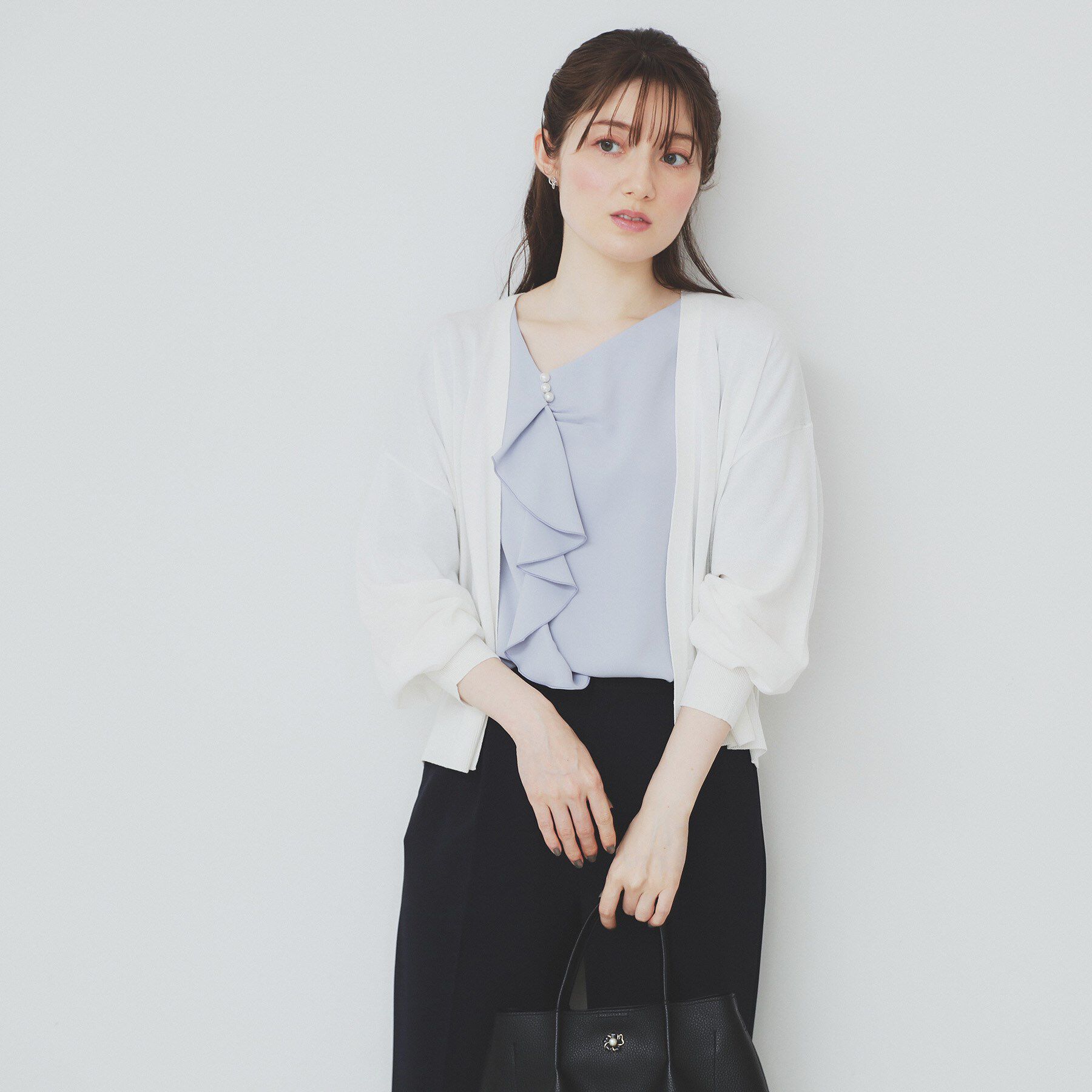 index「《6色展開》リラクシーショートカーディガン【洗濯機洗い可/接触冷感/抗ピル】」|カーディガン|オフホワイト(803