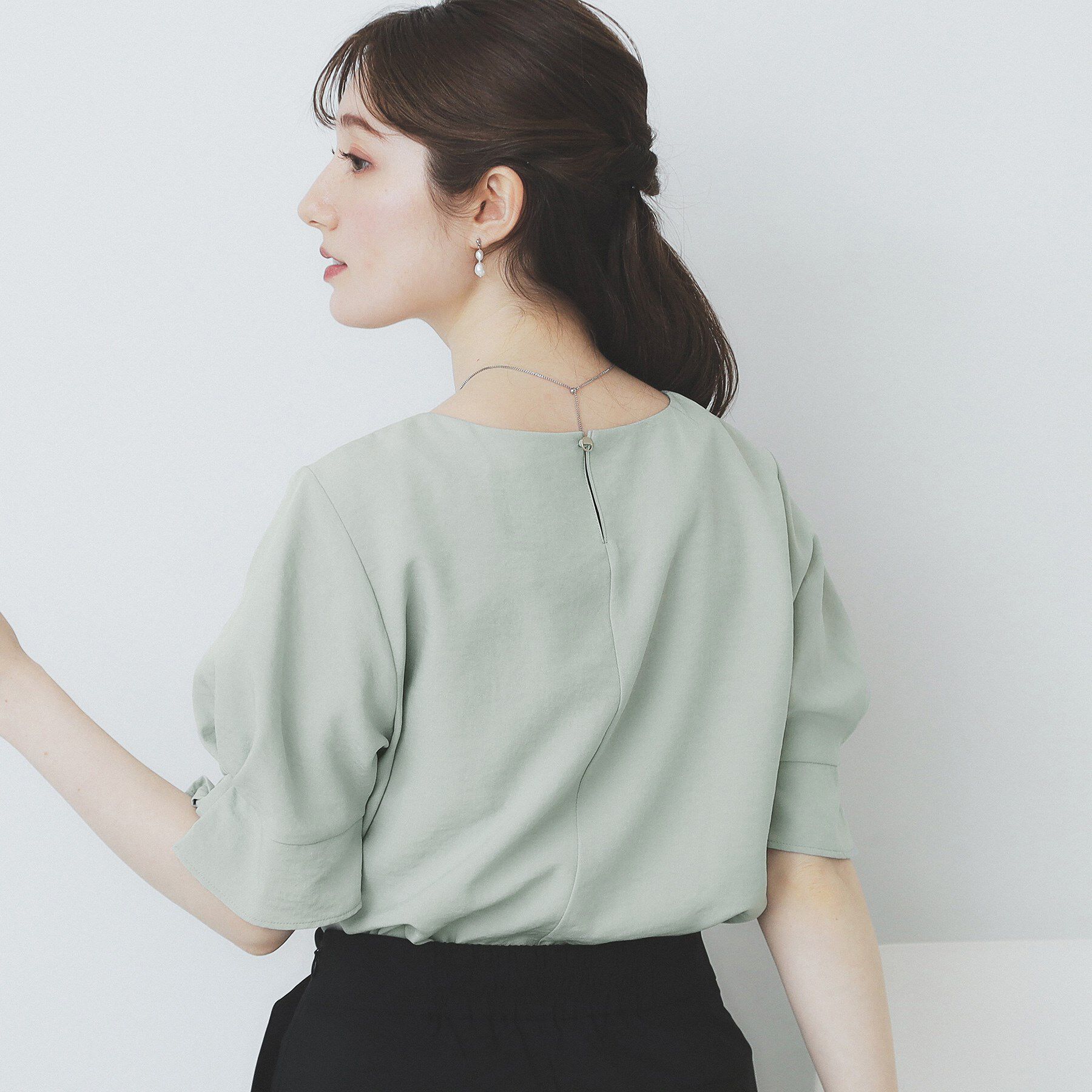 index「《8色展開/XS-LLサイズ》タックパフスリーブブラウス【洗濯機洗い可/吸水速乾/防シワ/抗ピル】」|シャツ・ブラウス|