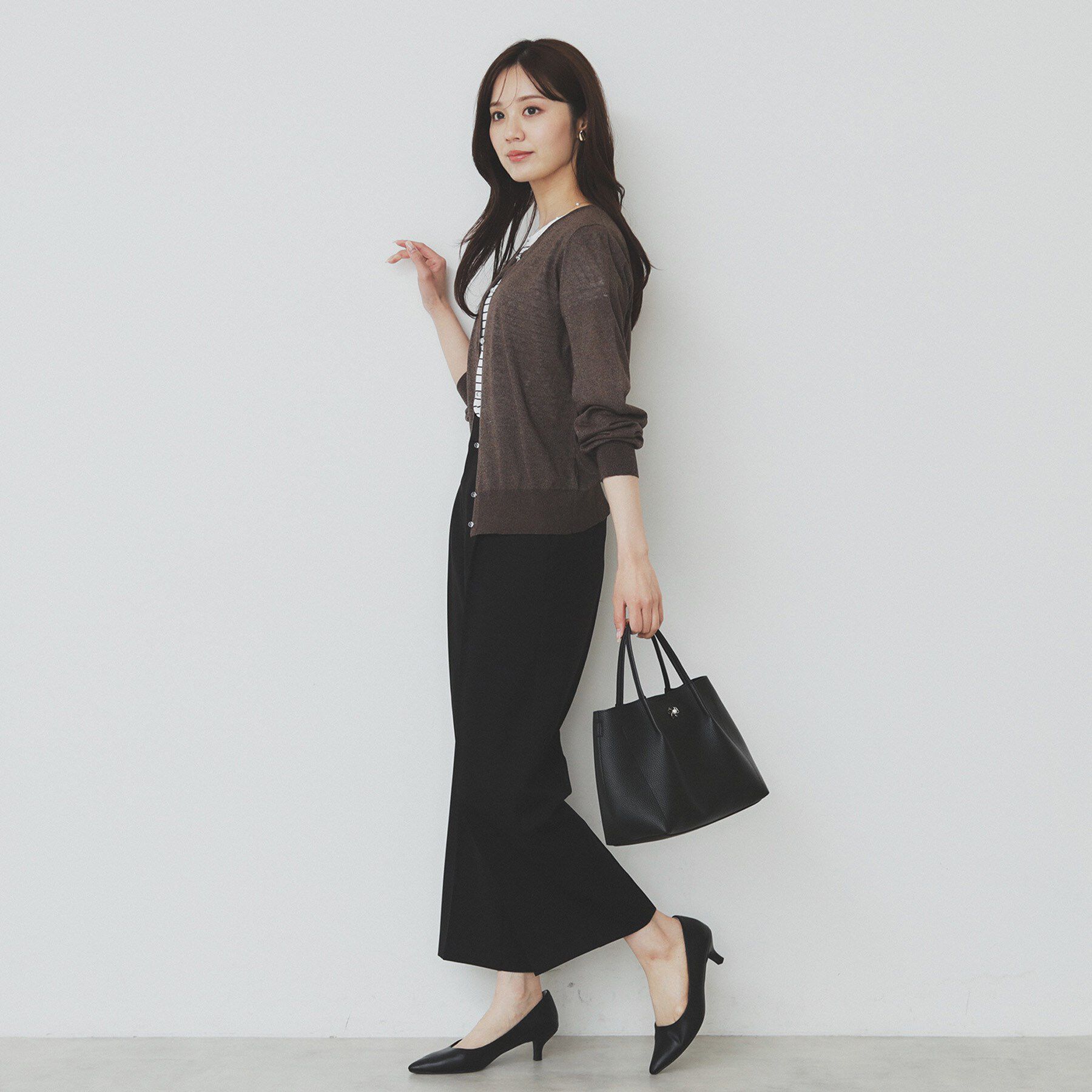 index「《7色展開/XS-LLサイズ》ビジューボタンクルーネックカーディガン【洗濯機洗い可】」|カーディガン|