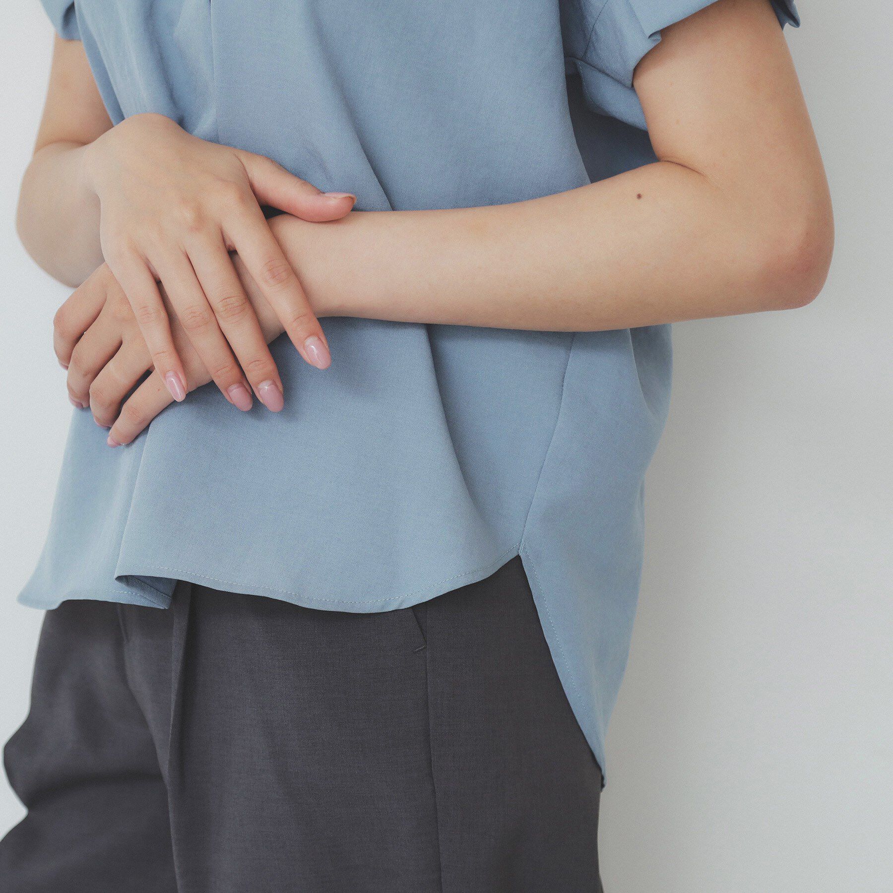 index「《7色展開/XS-LLサイズ》タックスリーブスキッパーブラウス【洗濯機洗い可/吸水速乾/抗ピル/防シ」|シャツ・ブラウス|