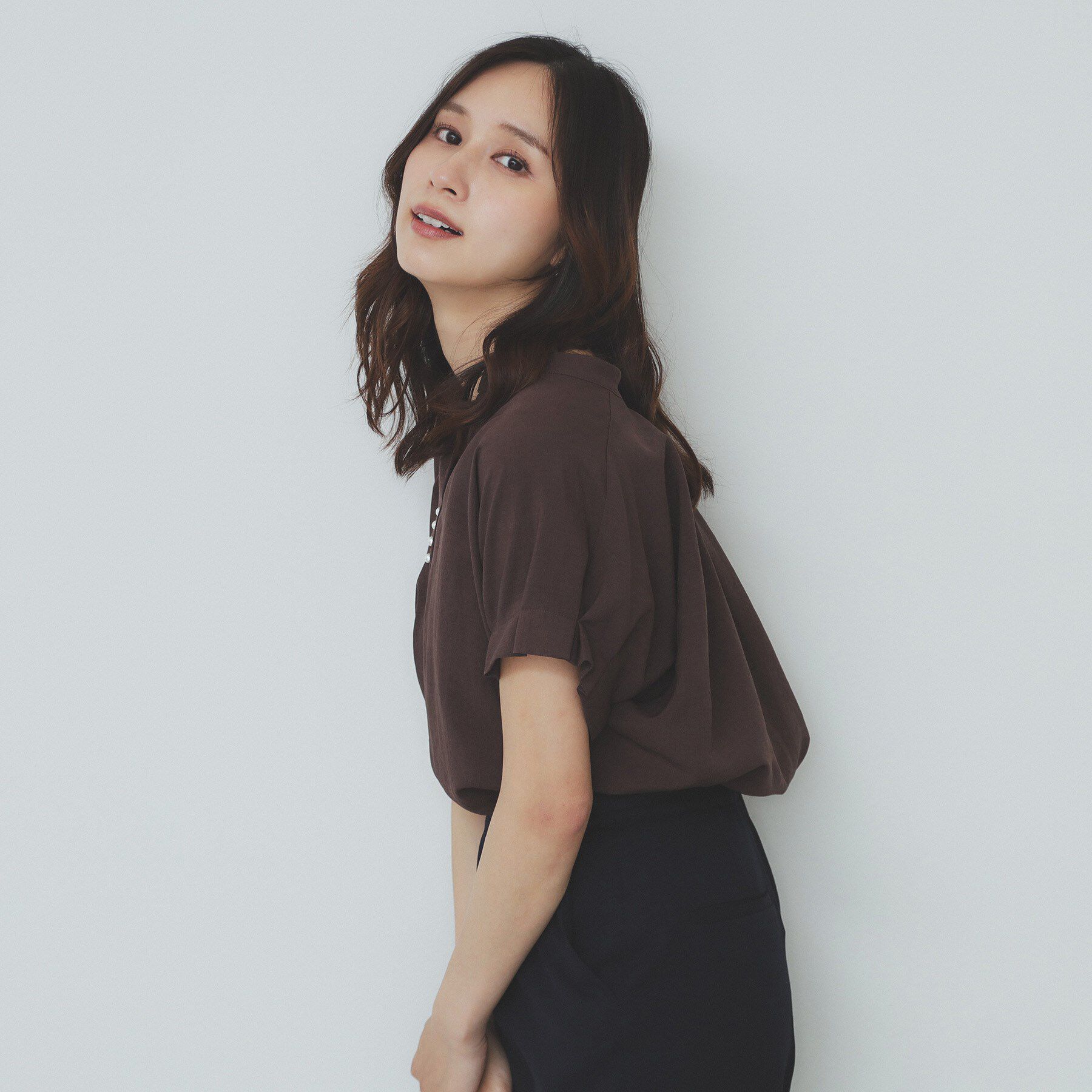 index「《7色展開/XS-LLサイズ》タックスリーブスキッパーブラウス【洗濯機洗い可/吸水速乾/抗ピル/防シ」|シャツ・ブラウス|