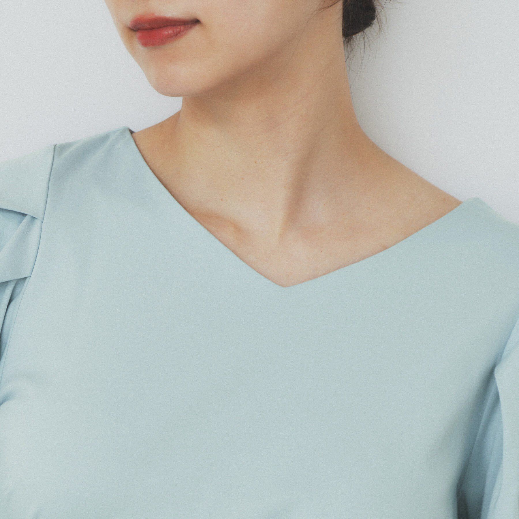 index「《5色展開》Vネックタックパフスリーブトップス【洗濯機洗い可/UVケア/接触冷感】」|Tシャツ・カットソー|