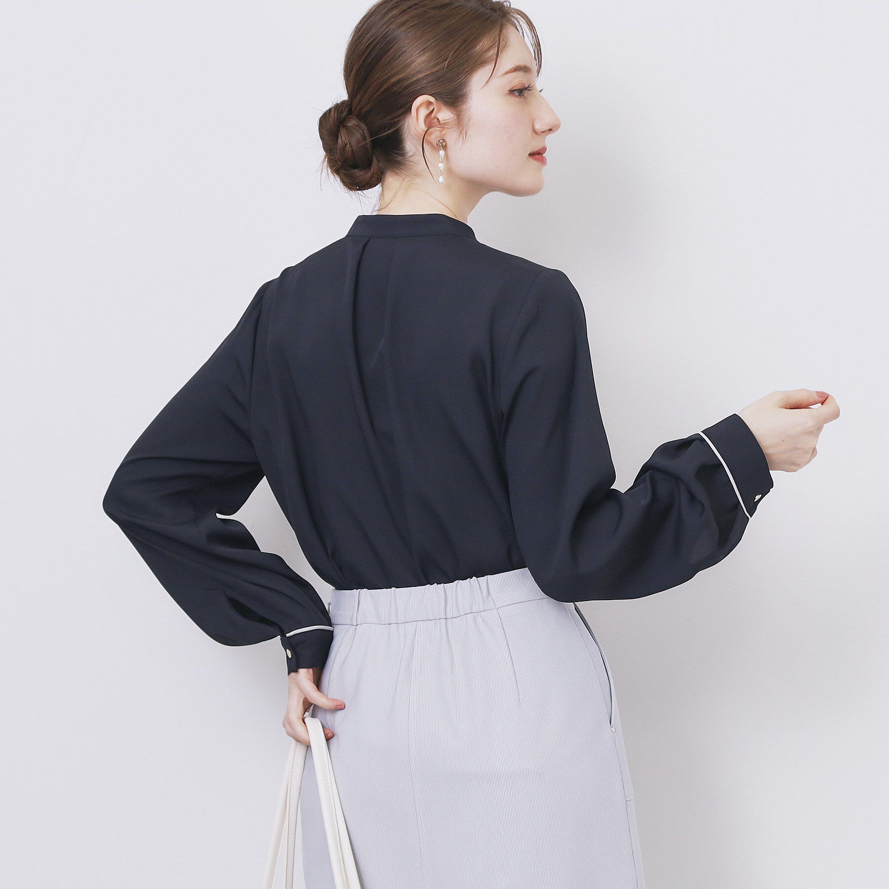 index「タックデザインバンドカラーブラウス【洗濯機OK】」|シャツ・ブラウス|