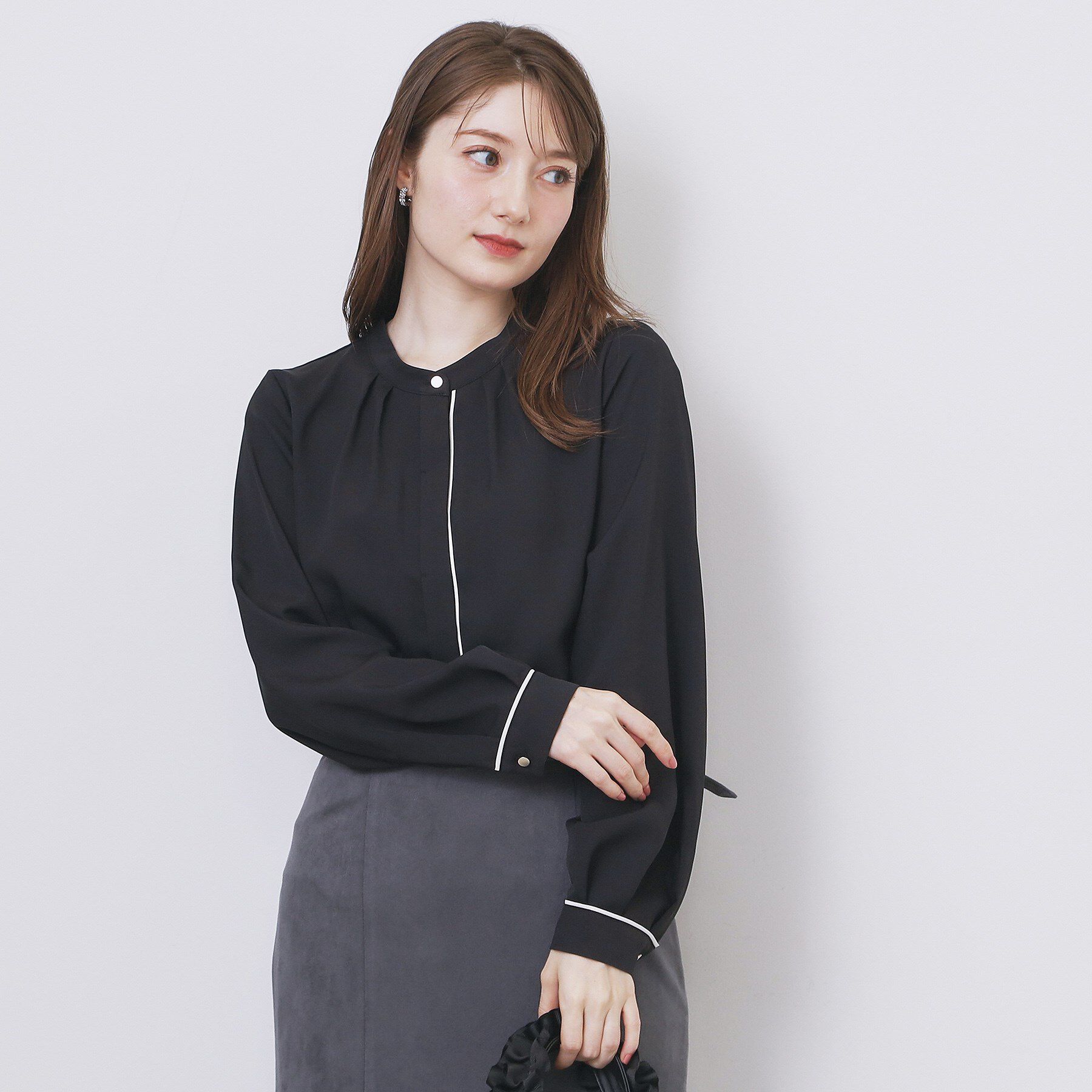 index「タックデザインバンドカラーブラウス【洗濯機OK】」|シャツ・ブラウス|ブラック(819)