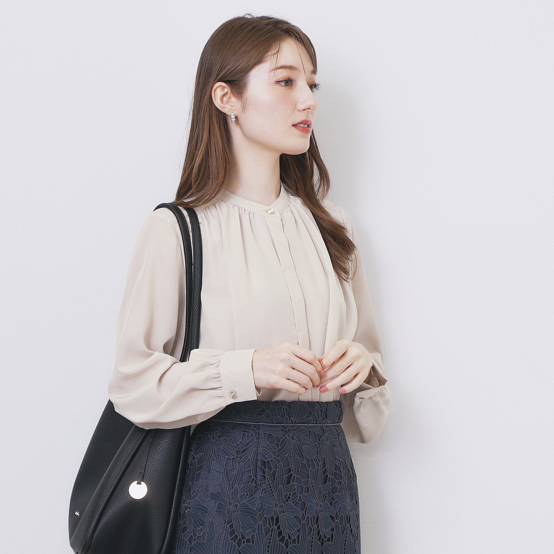 index「サテンバンドカラーブラウス【洗濯機OK/イージーアイロン】」|シャツ・ブラウス|