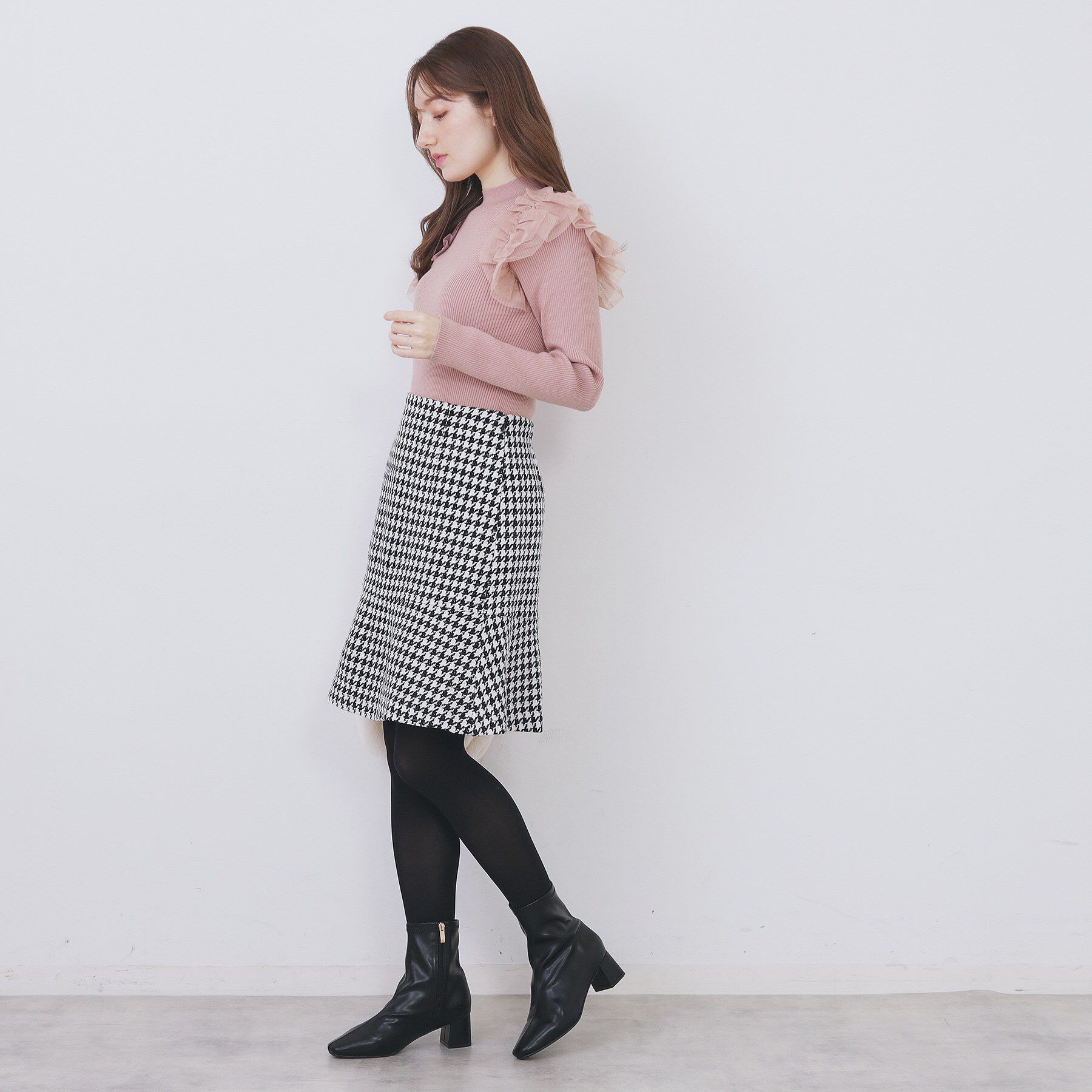 index「ショルダーチュールフリルハイネックニット【洗濯機OK/抗ピル】」|ニット・セーター|