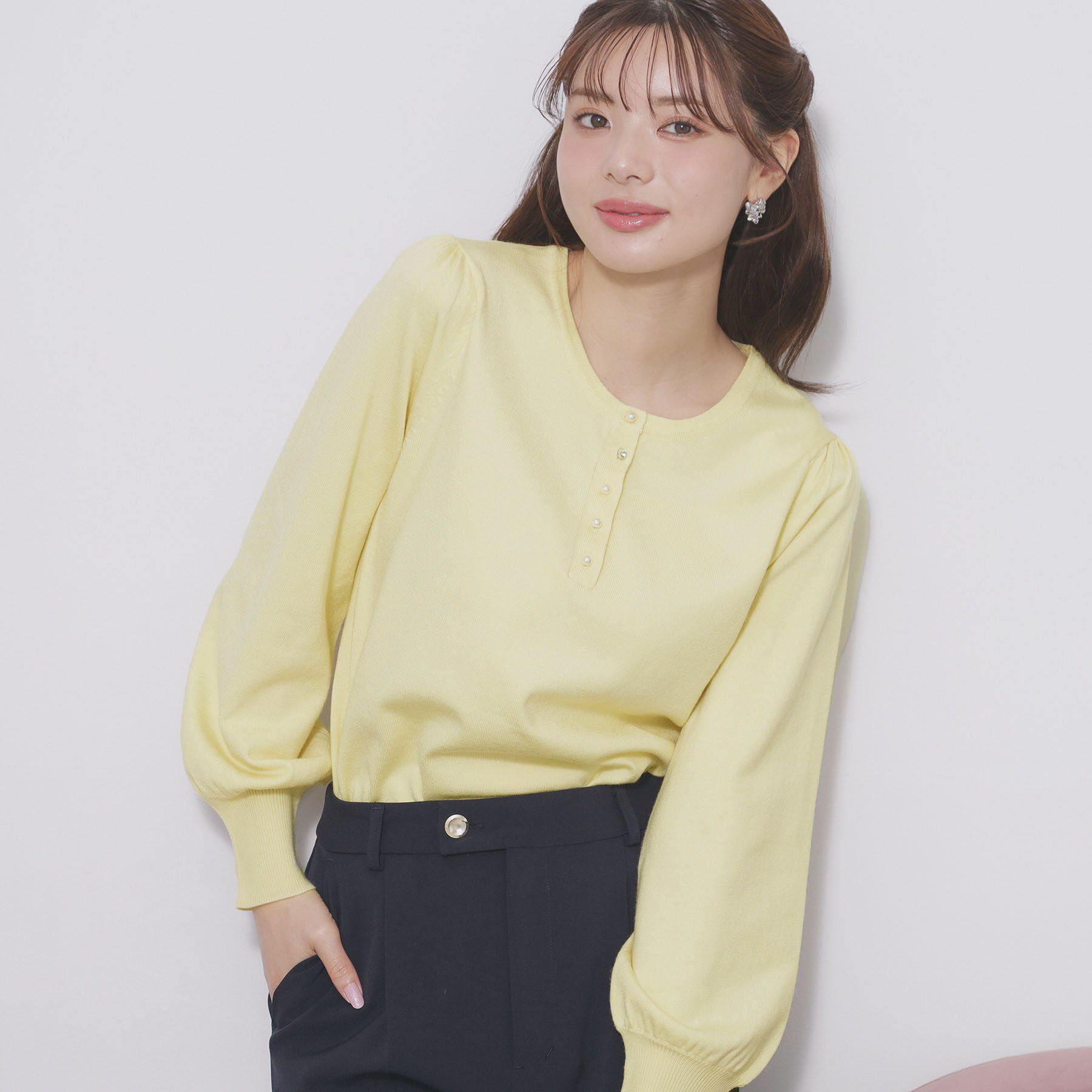 index「ビジューボタンヘンリーネックニット【洗濯機OK】」|ニット・セーター|ライトイエロー(03