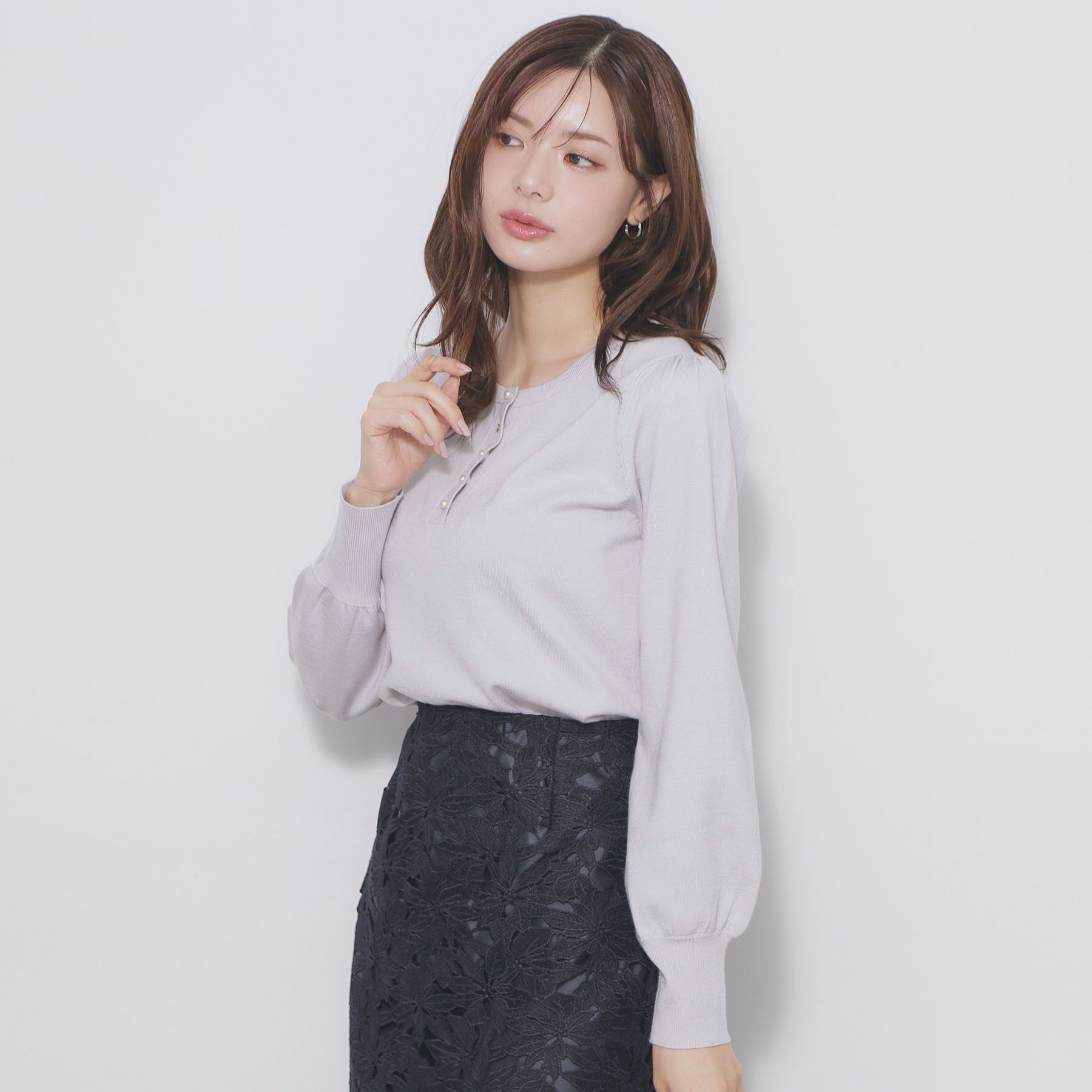 index「ビジューボタンヘンリーネックニット【洗濯機OK】」|ニット・セーター|