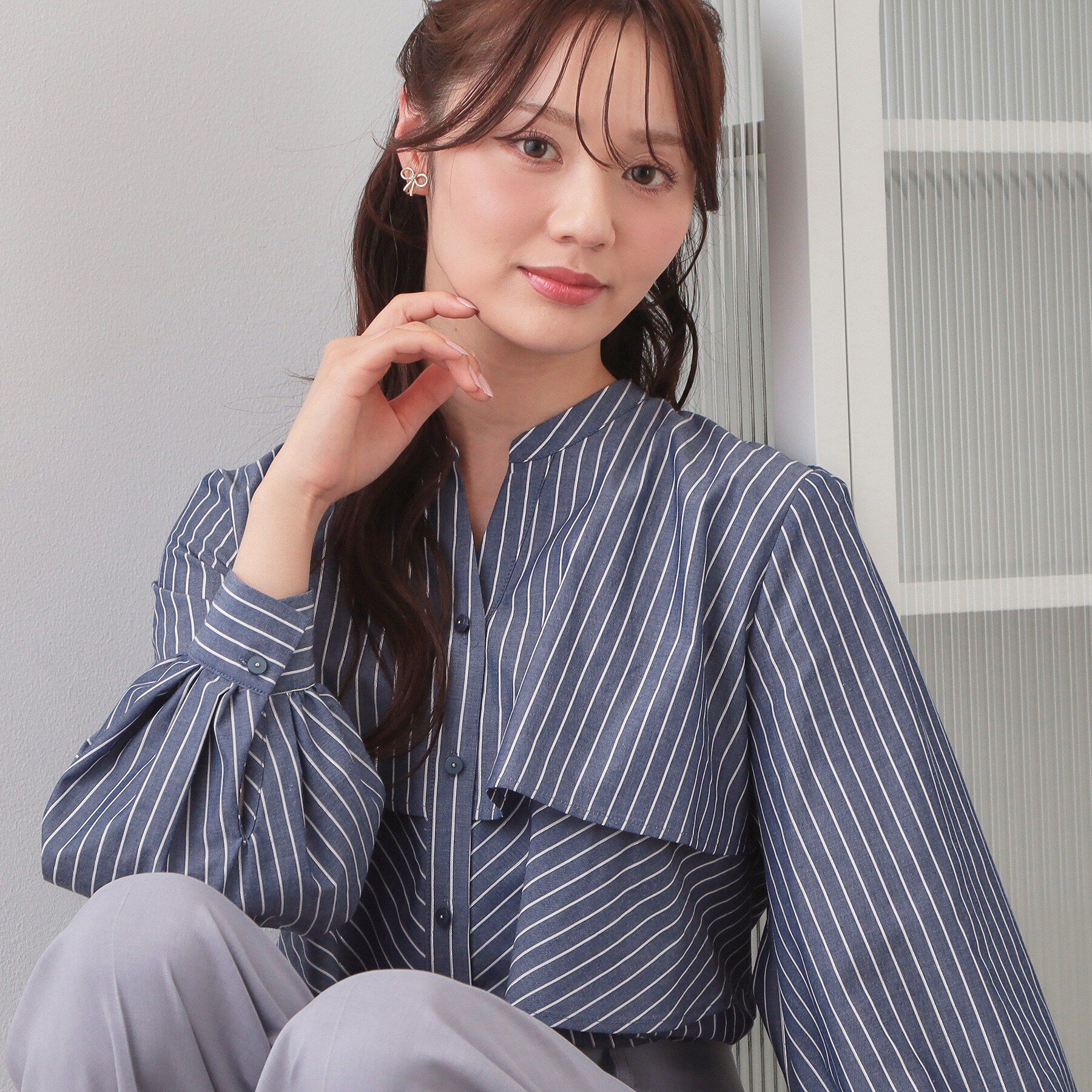 index「フリルキーネックシャツ【洗濯機OK/イージーアイロン/防シワ】《XS～LL/7col》」|シャツ・ブラウス|ネイビー(894)