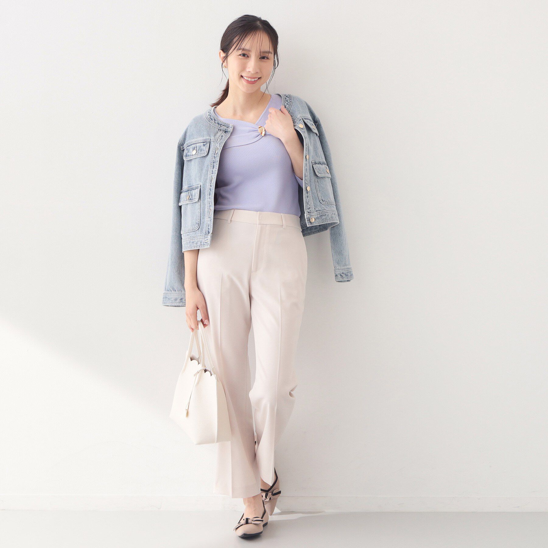 index「ブローチ風ゴールドパーツ付きアシメニット【洗濯機OK/抗ピル】」|ニット・セーター|